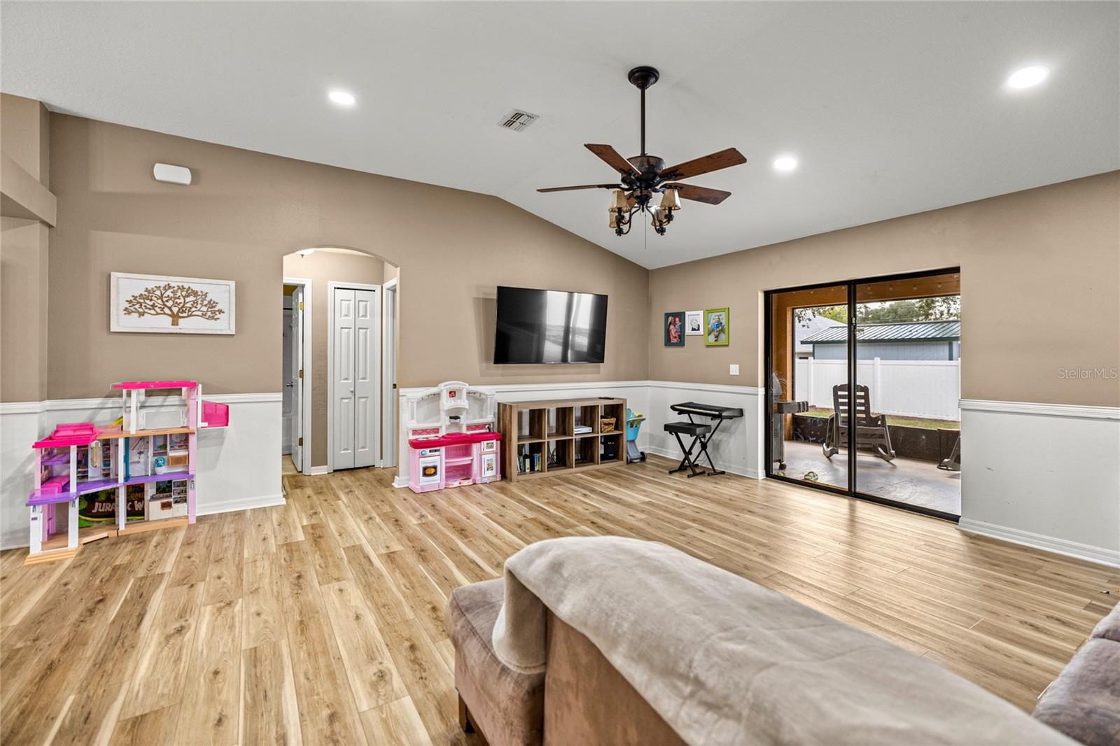 Image 7 of 32 For 2142 Hampshire Boulevard
