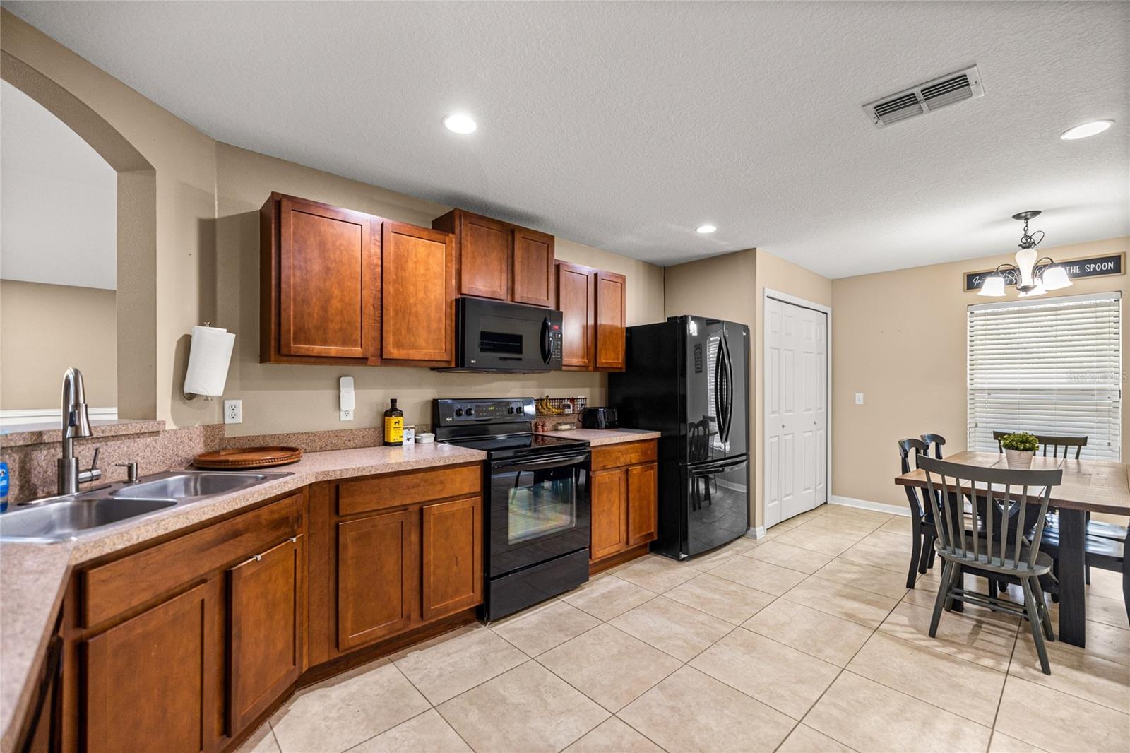 Image 8 of 32 For 2142 Hampshire Boulevard