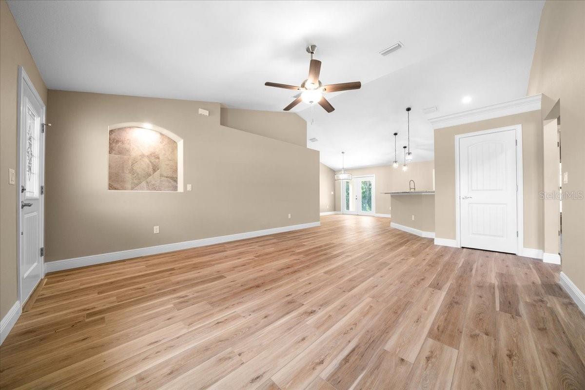 Image 13 of 40 For 20396 79th Ln