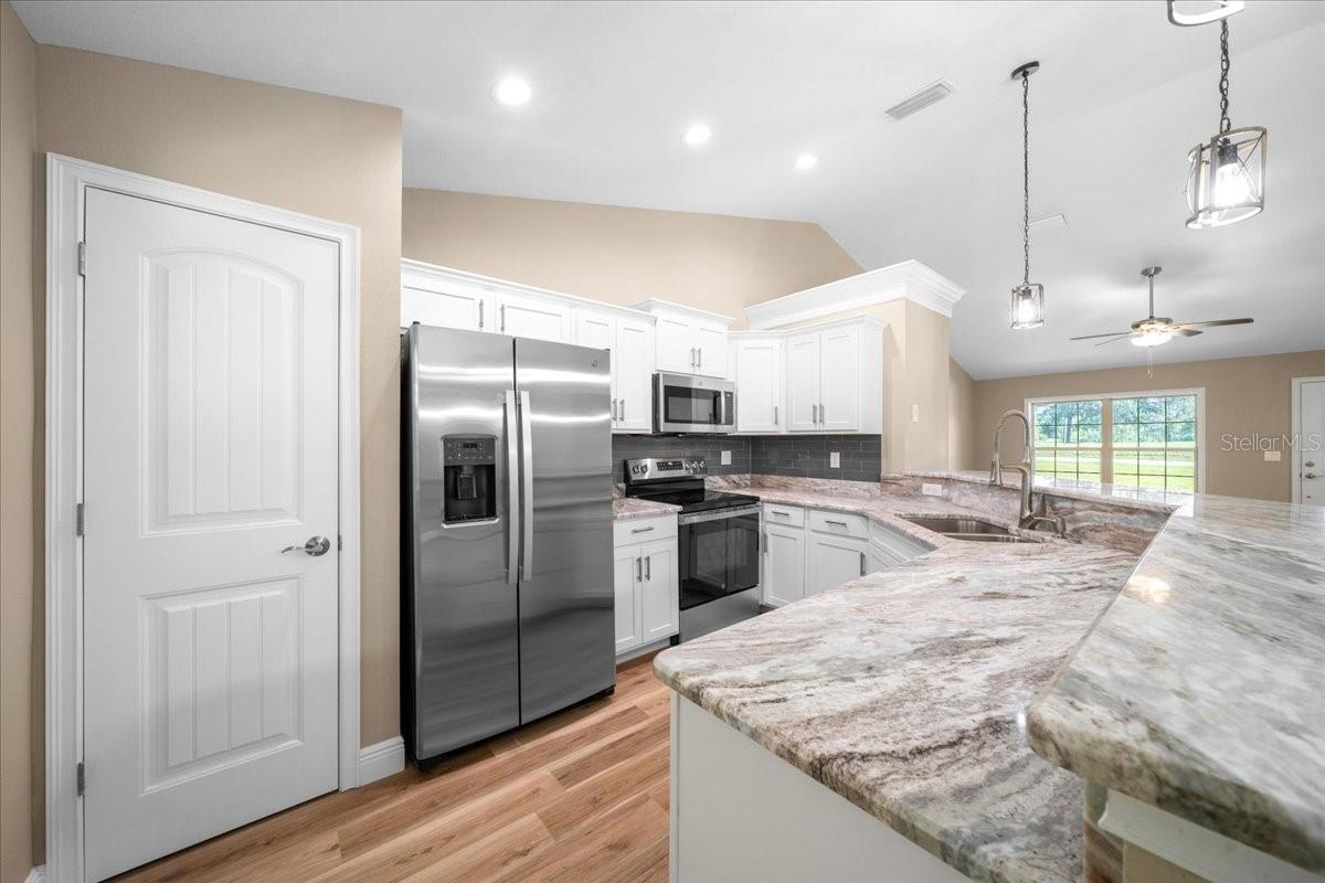 Image 18 of 40 For 20396 79th Ln