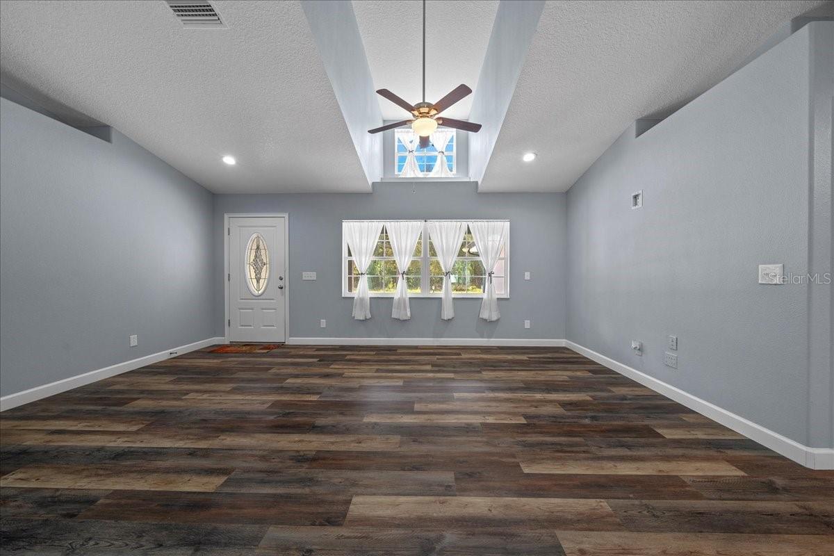 Listing photo id 8 for 385 Gamewell Lane