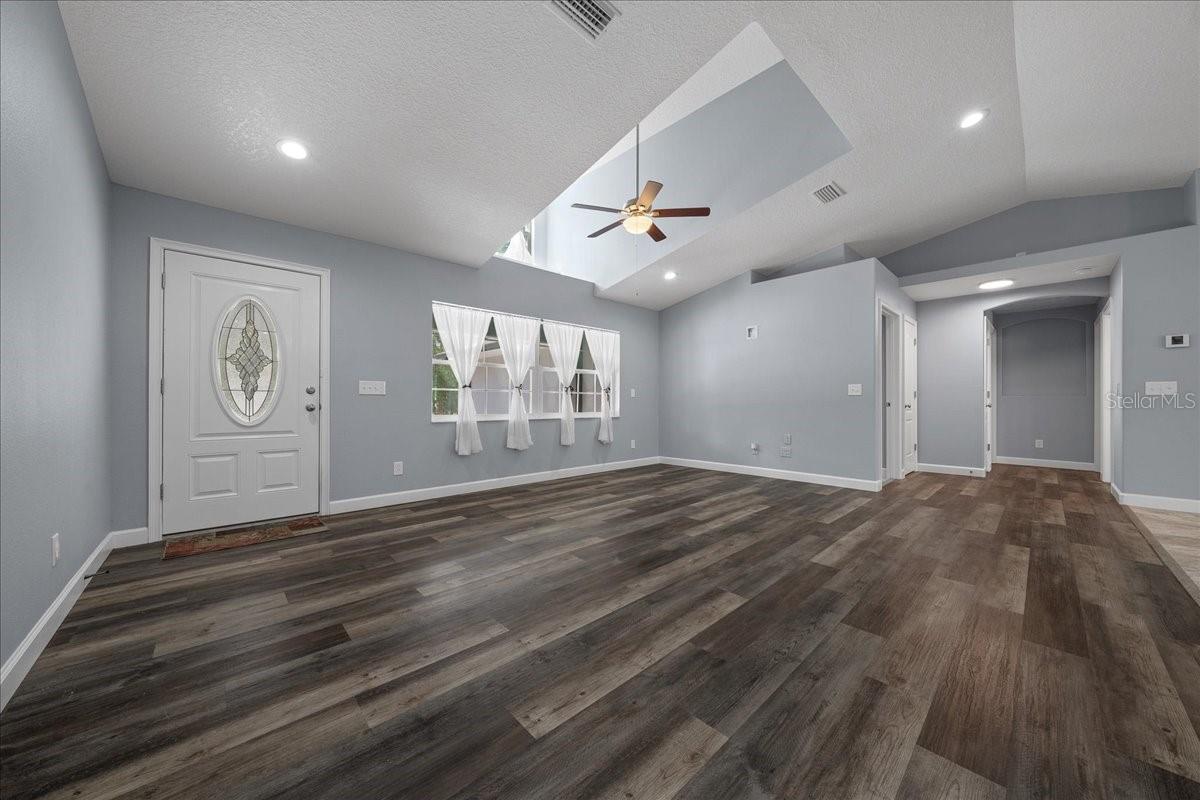Listing photo id 9 for 385 Gamewell Lane