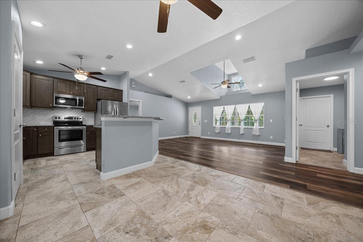 Listing photo id 12 for 385 Gamewell Lane