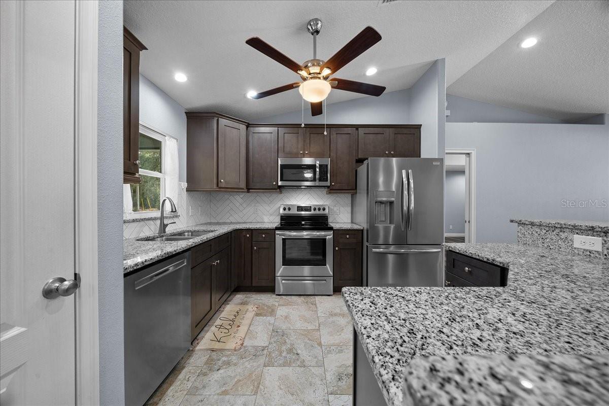 Listing photo id 13 for 385 Gamewell Lane