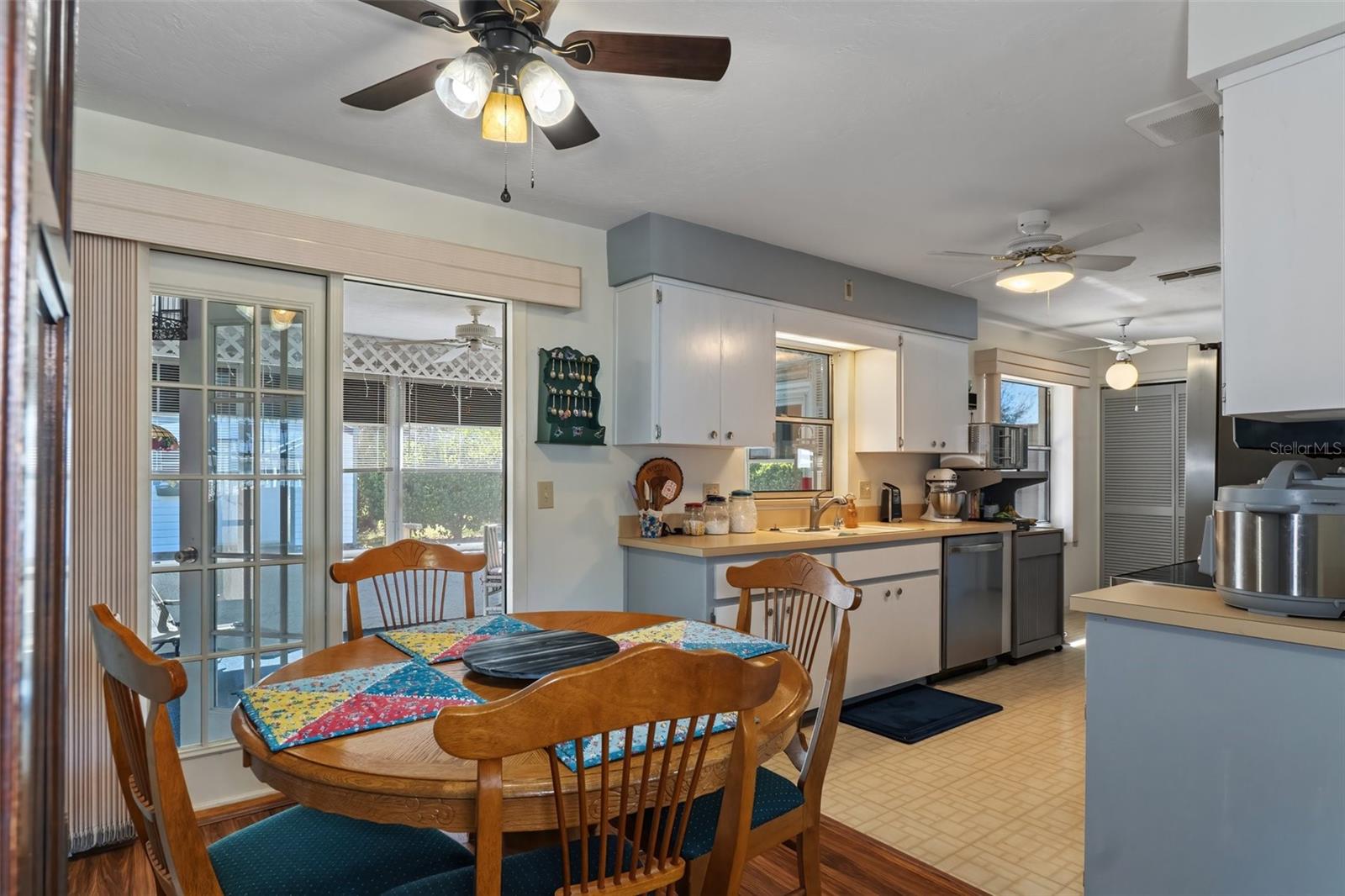 Listing photo id 8 for 130 Casurina Place