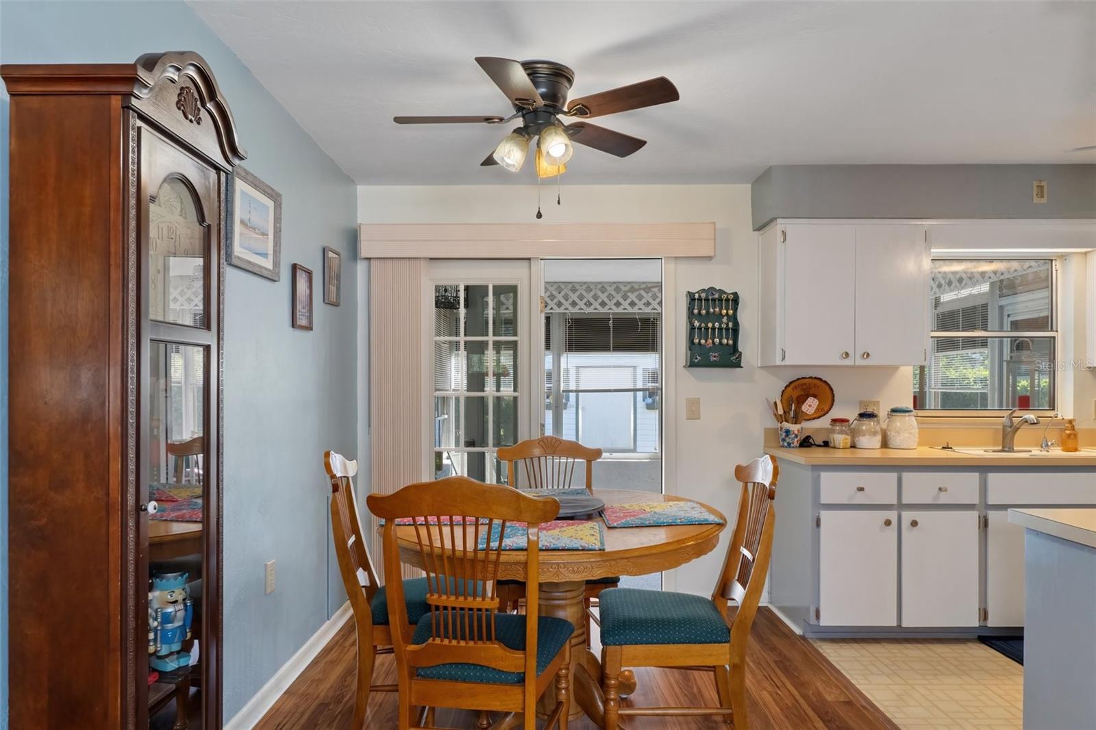 Listing photo id 9 for 130 Casurina Place