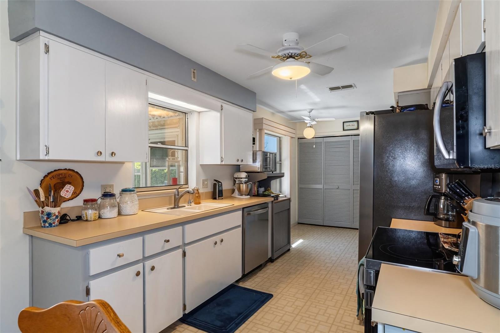 Listing photo id 10 for 130 Casurina Place