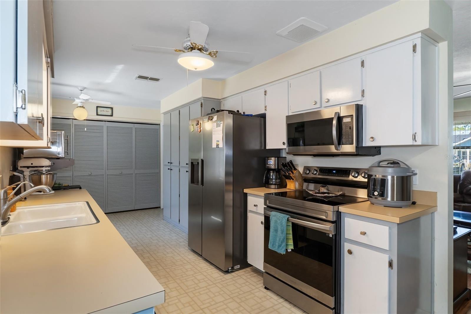 Listing photo id 11 for 130 Casurina Place