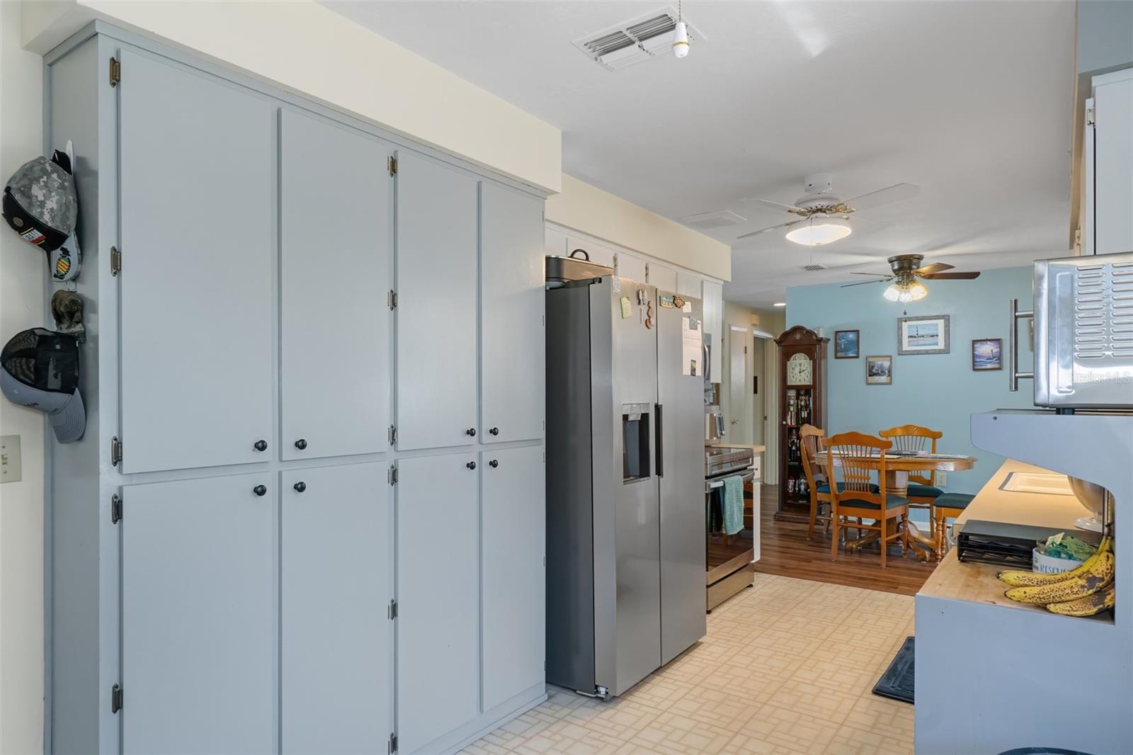 Listing photo id 13 for 130 Casurina Place