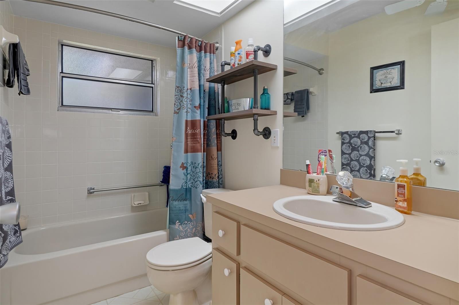 Listing photo id 23 for 130 Casurina Place