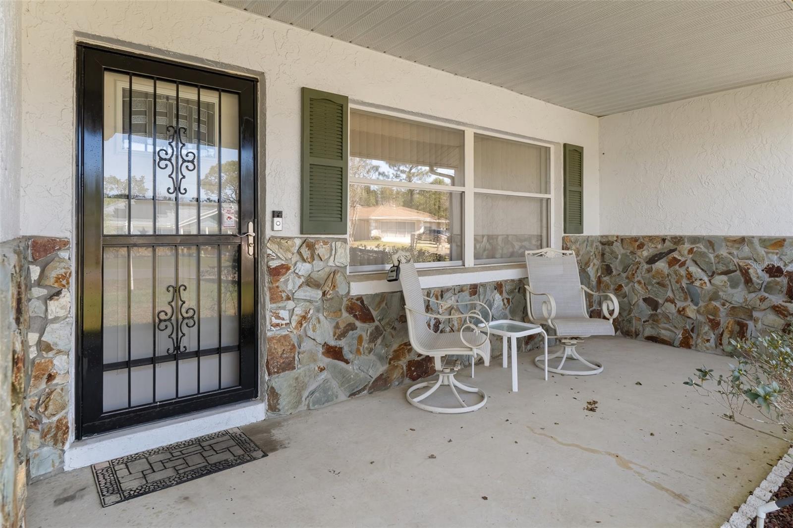 Listing photo id 3 for 130 Casurina Place