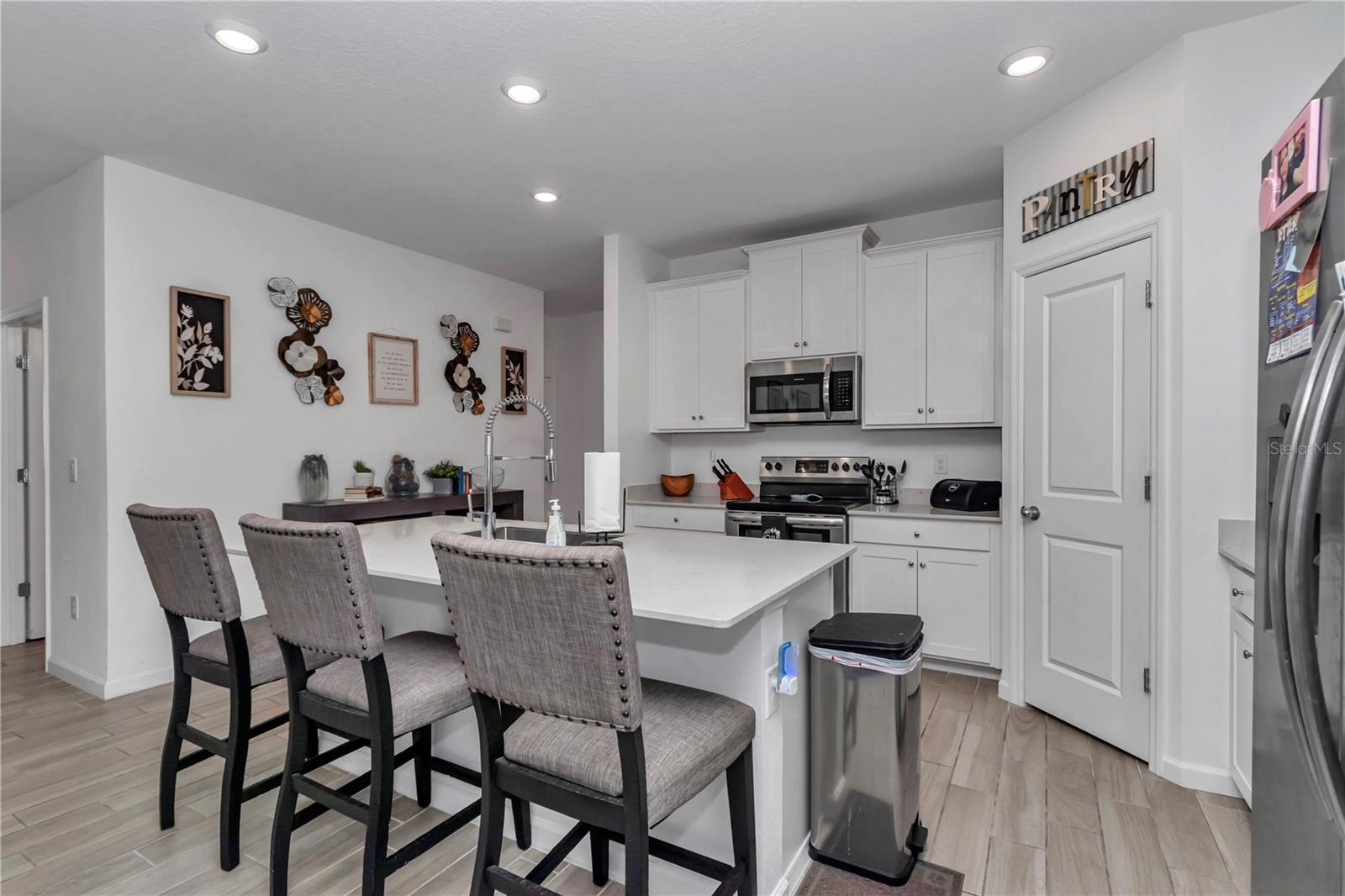 Image 10 of 37 For 5660 93rd Street