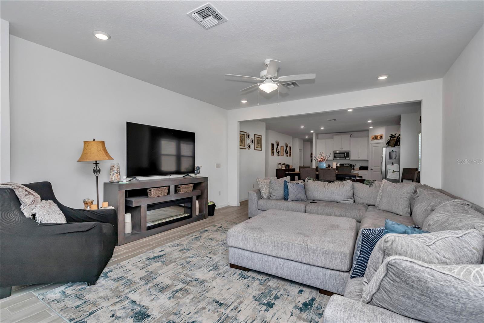 Image 12 of 37 For 5660 93rd Street