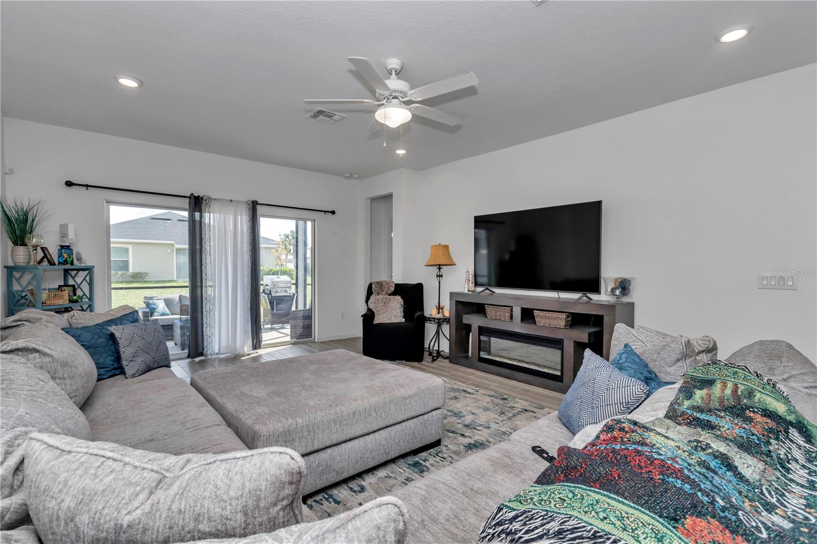 Image 13 of 37 For 5660 93rd Street