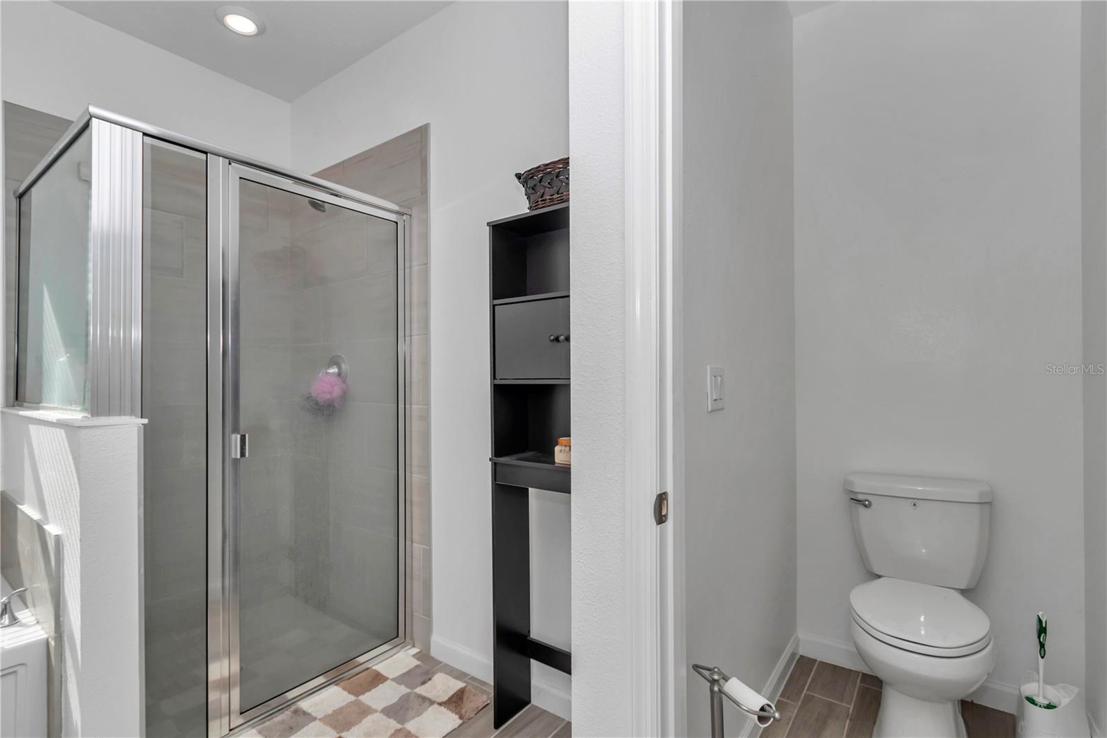 Image 18 of 37 For 5660 93rd Street