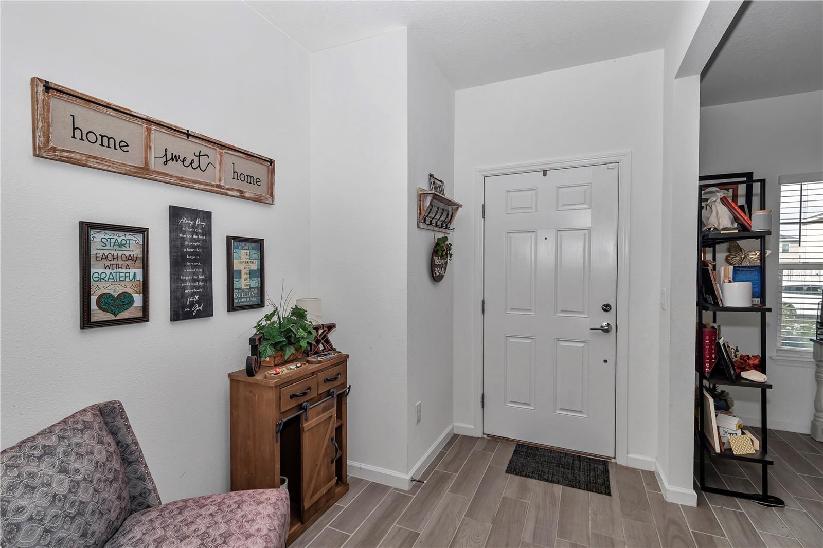 Image 5 of 37 For 5660 93rd Street