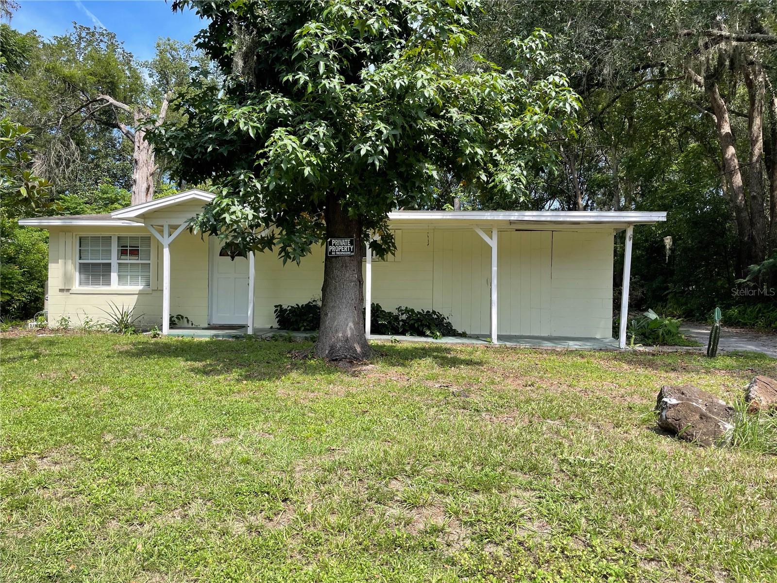 Listing photo id 0 for 901 Hartshorn Lane