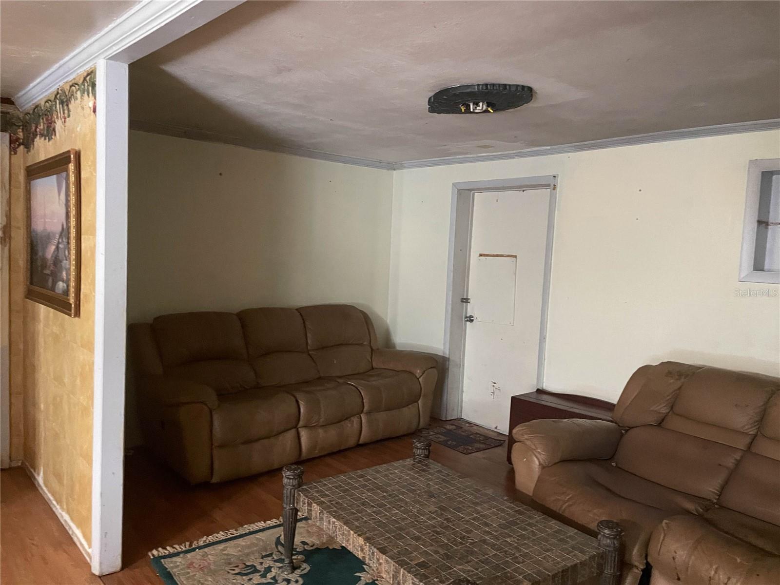 Listing photo id 20 for 901 Hartshorn Lane