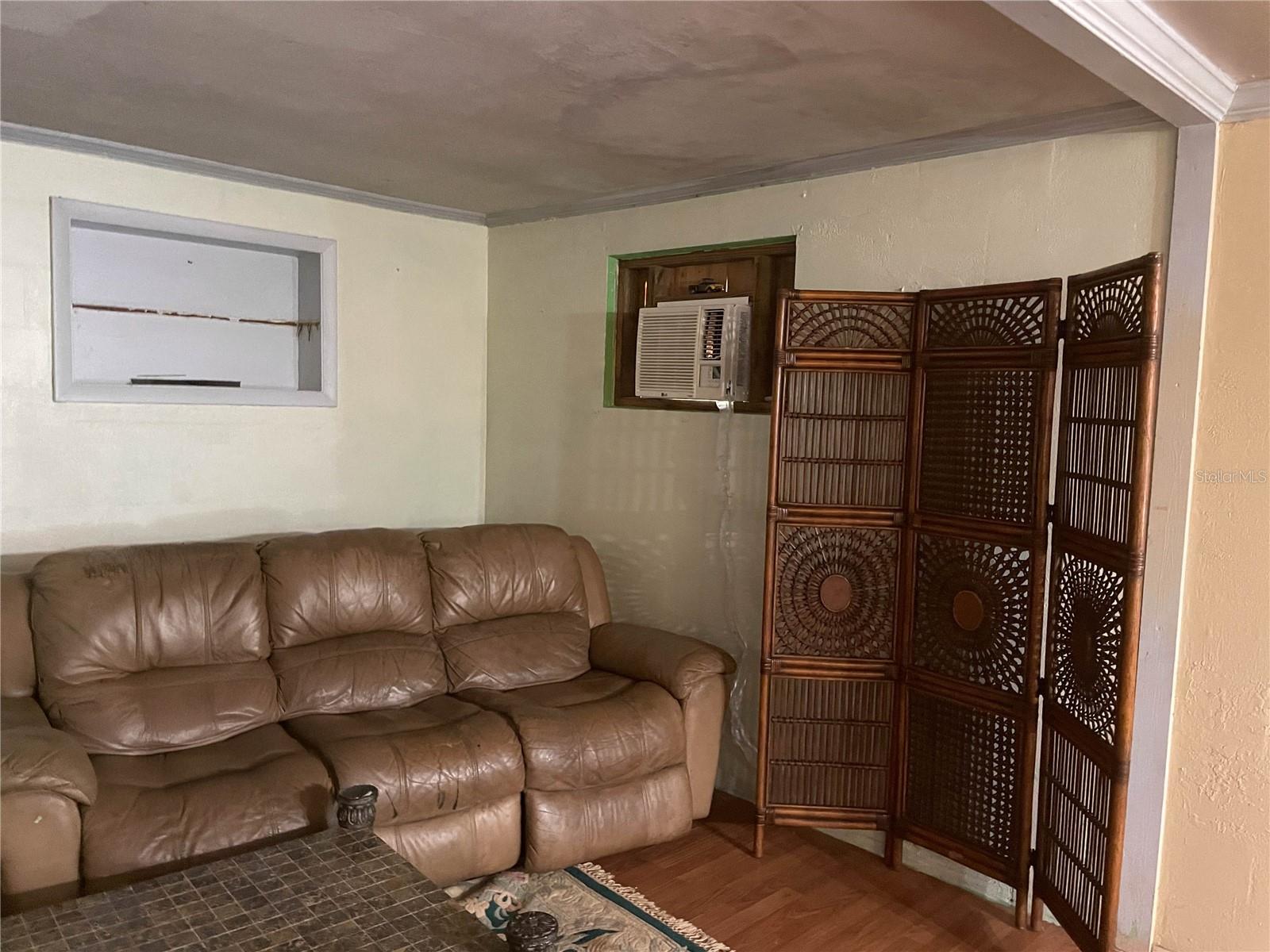 Listing photo id 21 for 901 Hartshorn Lane