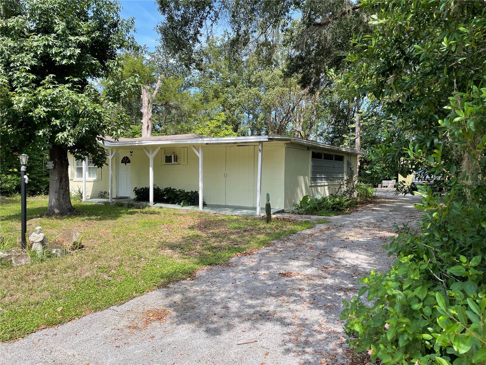 Listing photo id 1 for 901 Hartshorn Lane