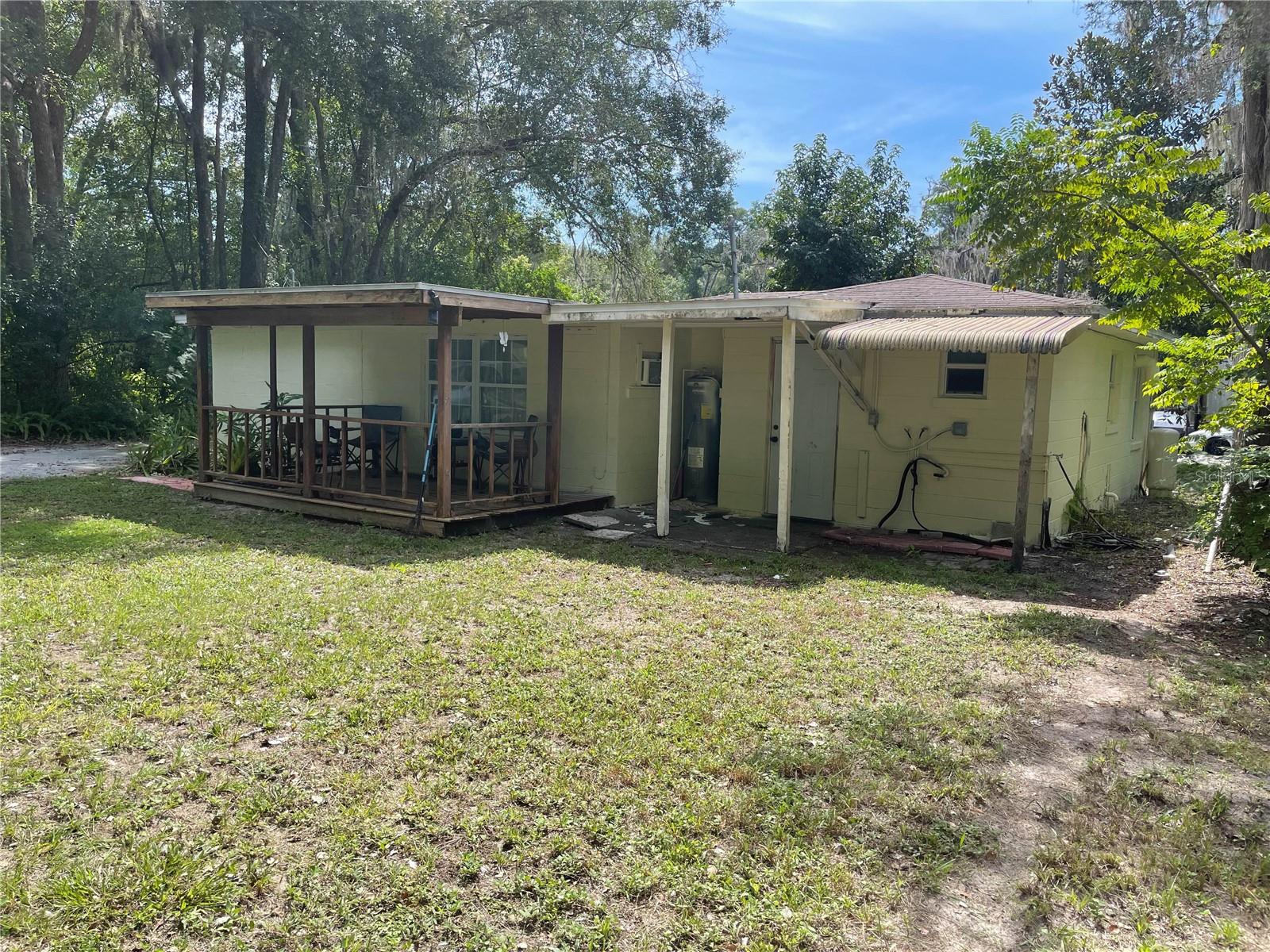 Listing photo id 4 for 901 Hartshorn Lane