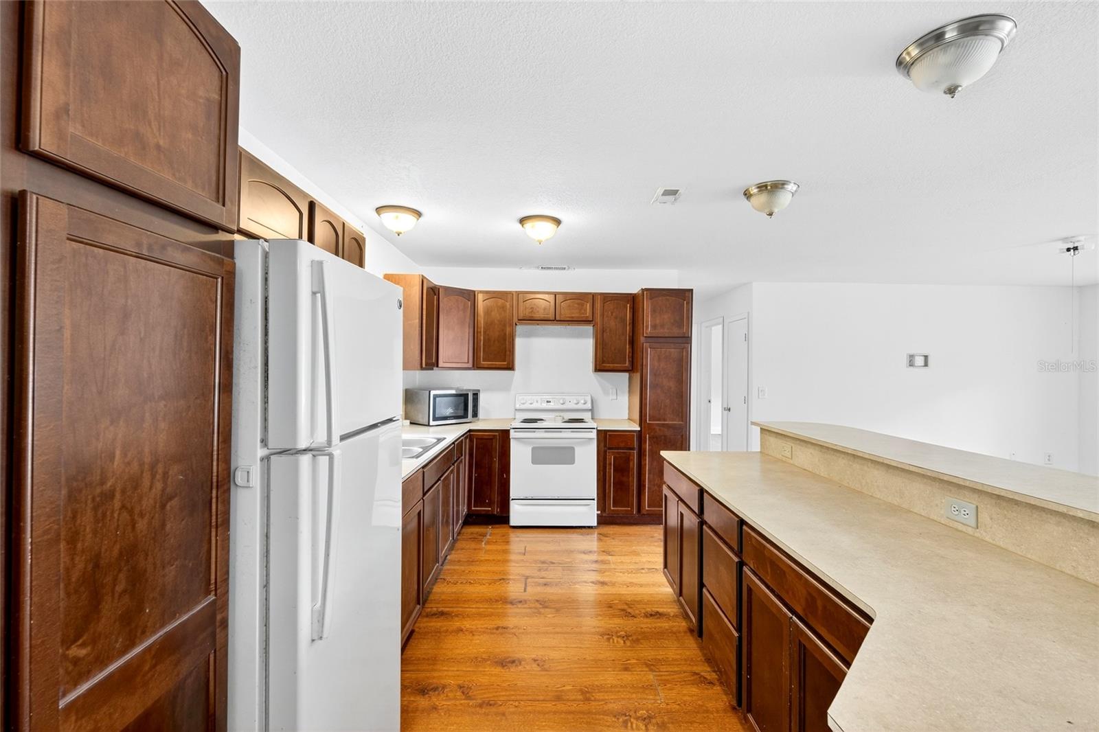 Listing photo id 8 for 240 Staff Point