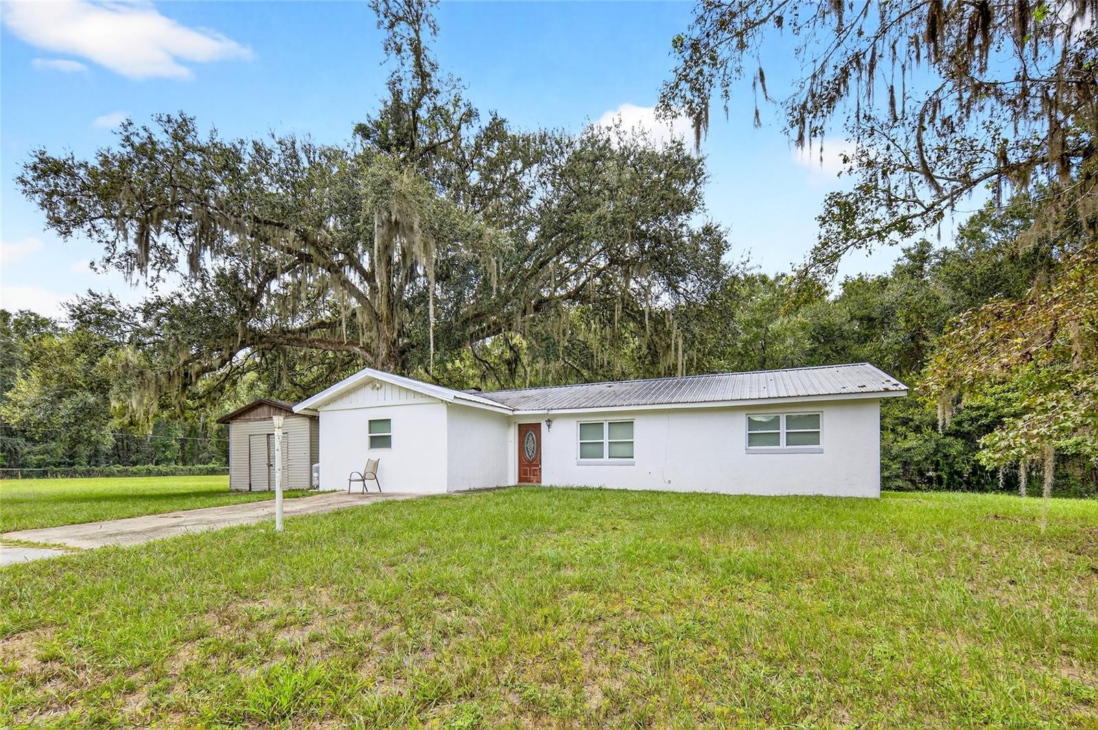 Listing photo id 0 for 240 Staff Point