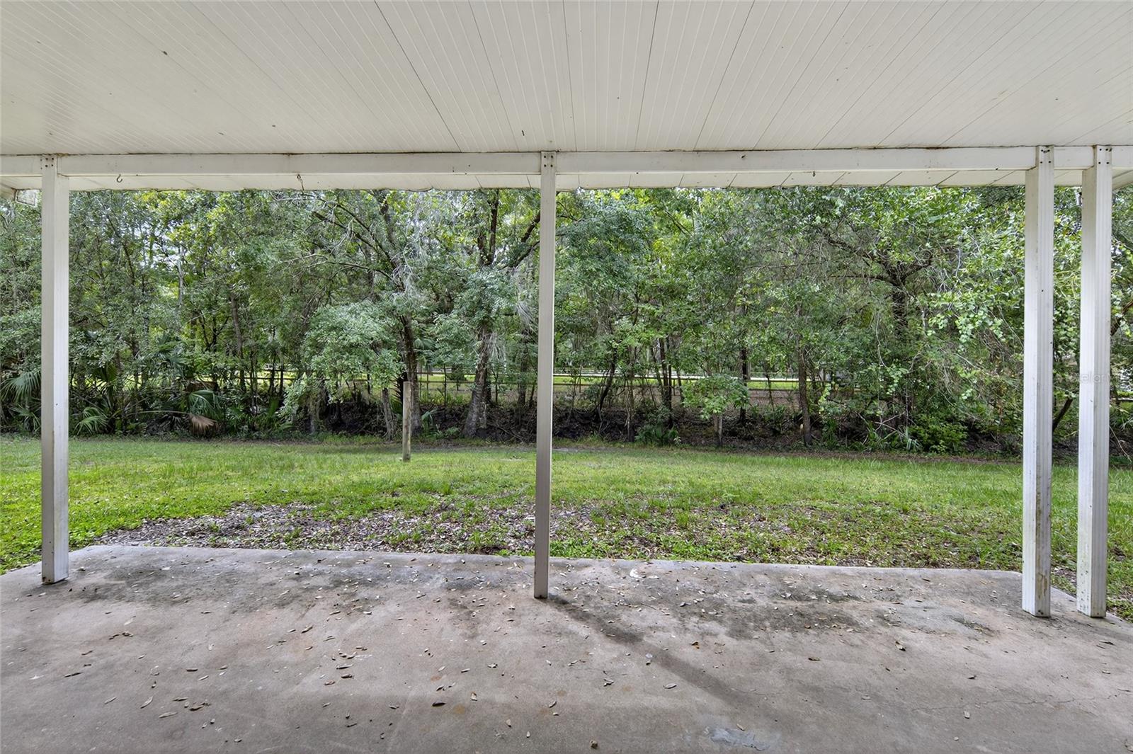 Listing photo id 20 for 240 Staff Point