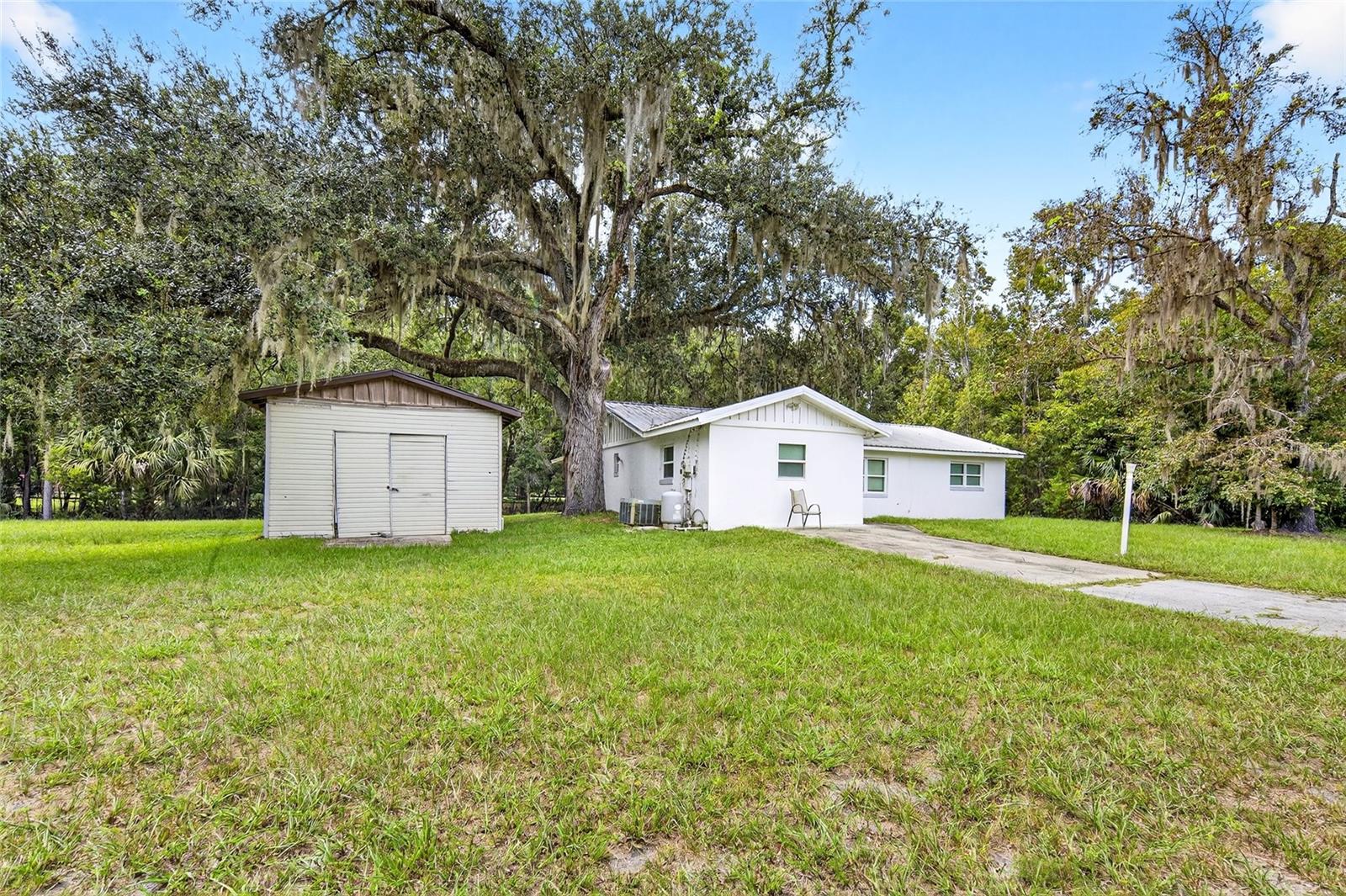 Listing photo id 1 for 240 Staff Point