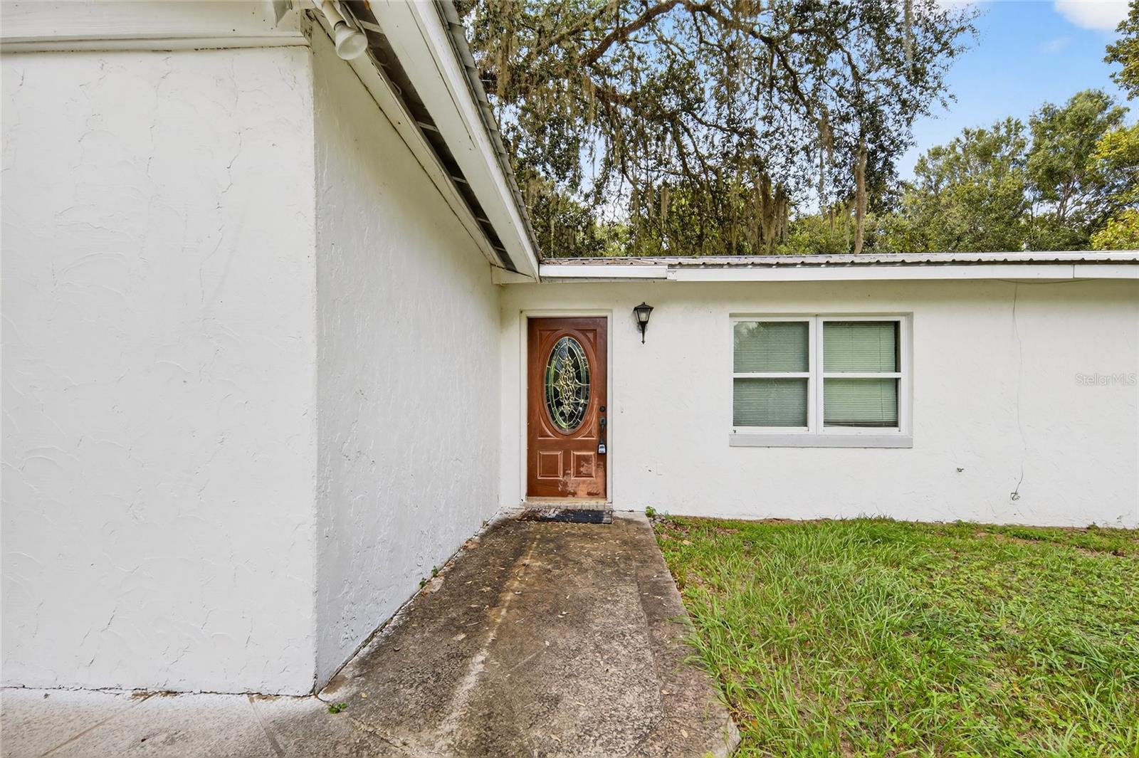 Listing photo id 2 for 240 Staff Point
