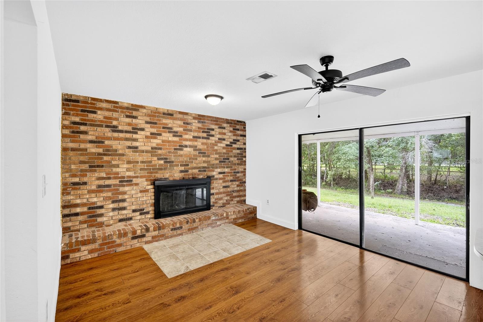 Listing photo id 6 for 240 Staff Point