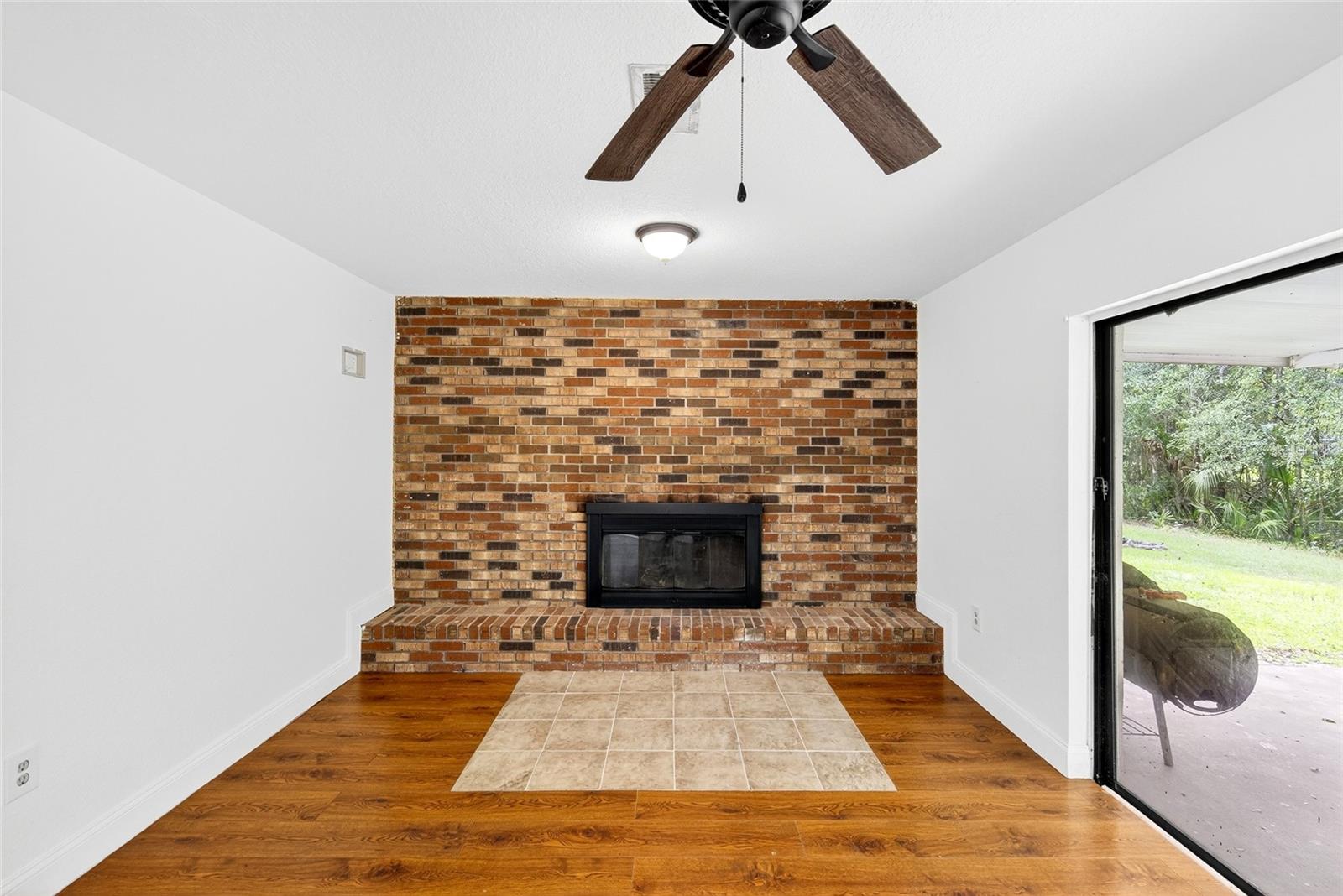 Listing photo id 7 for 240 Staff Point