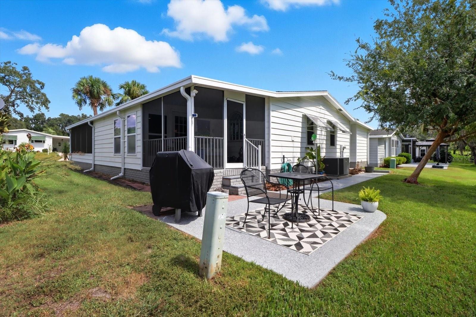 Image 36 of 44 For 720 Orchid Street N