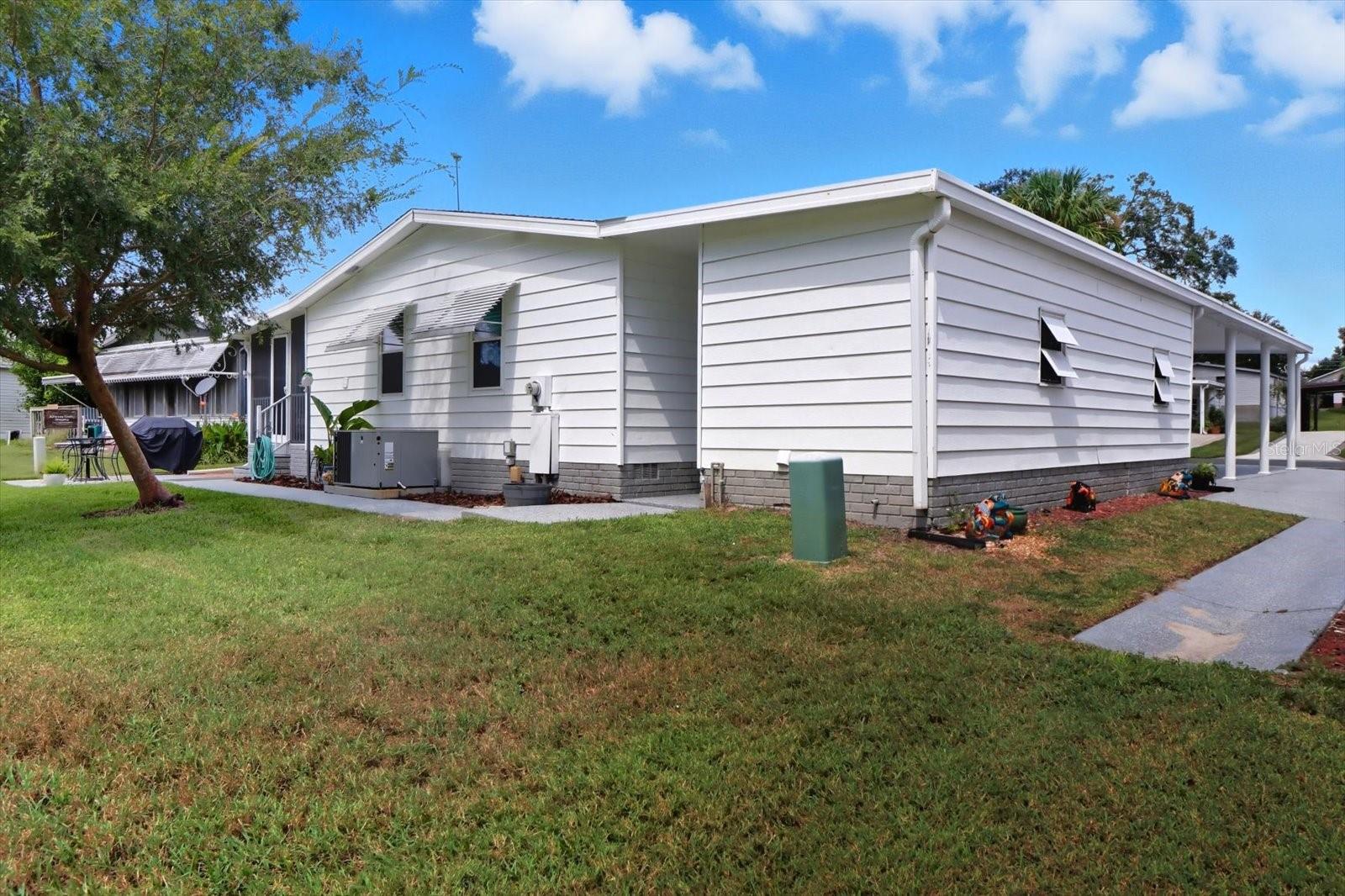 Image 37 of 44 For 720 Orchid Street N
