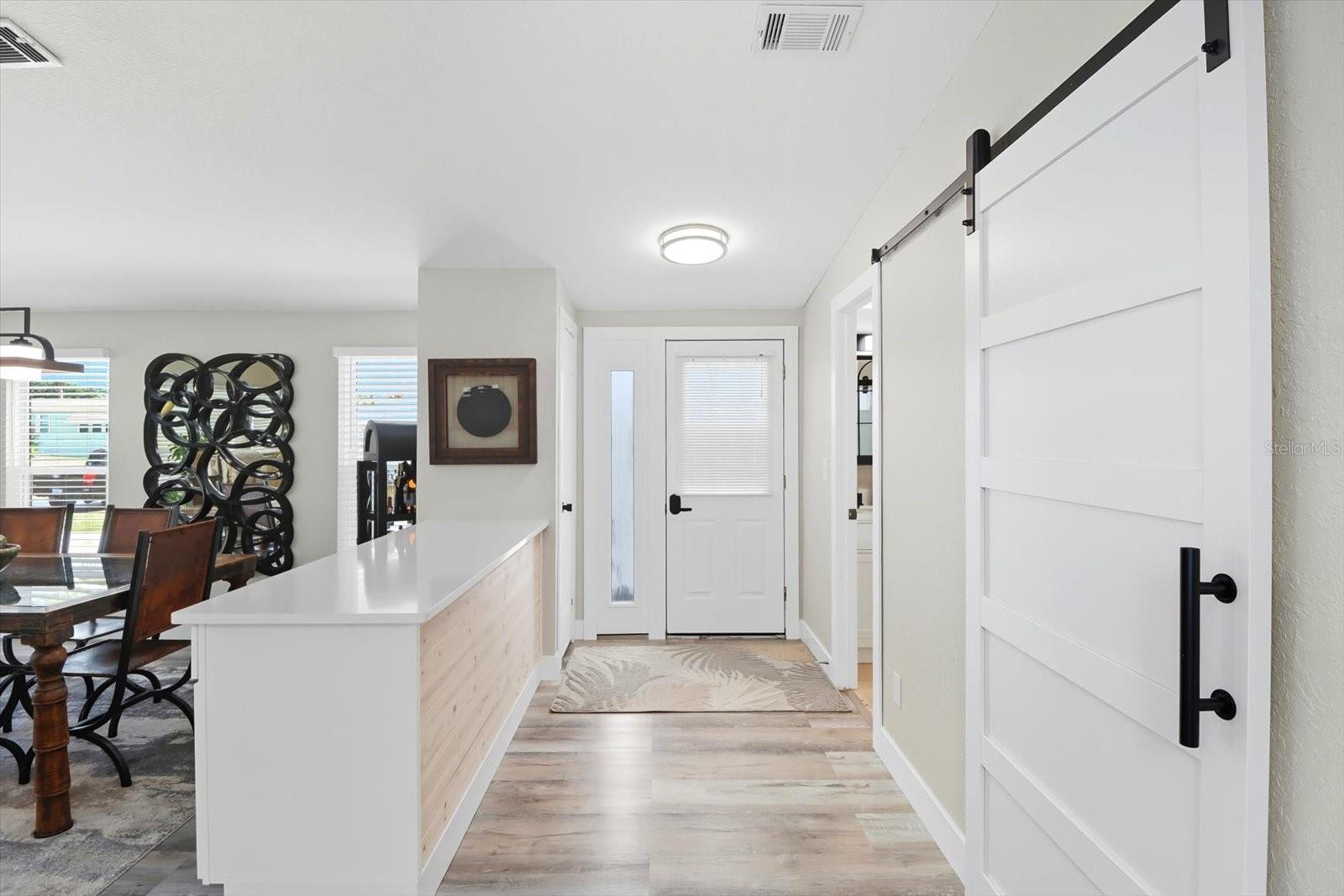 Image 5 of 44 For 720 Orchid Street N