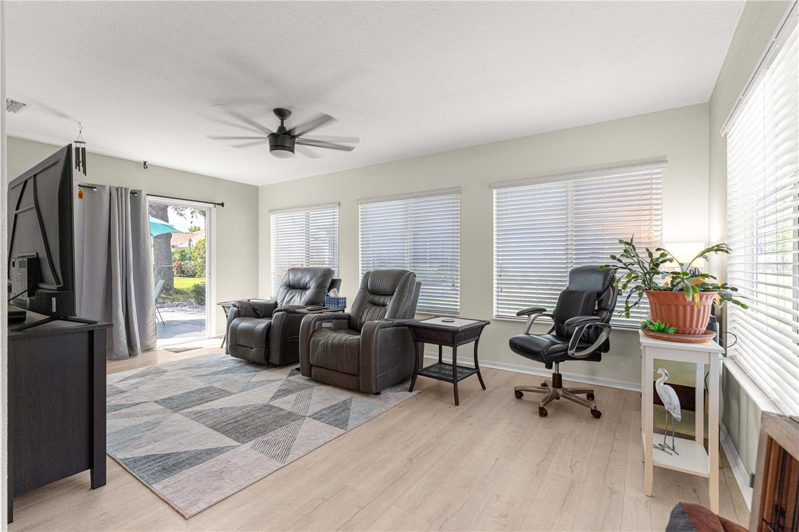 Image 28 of 66 For 13864 85th Court