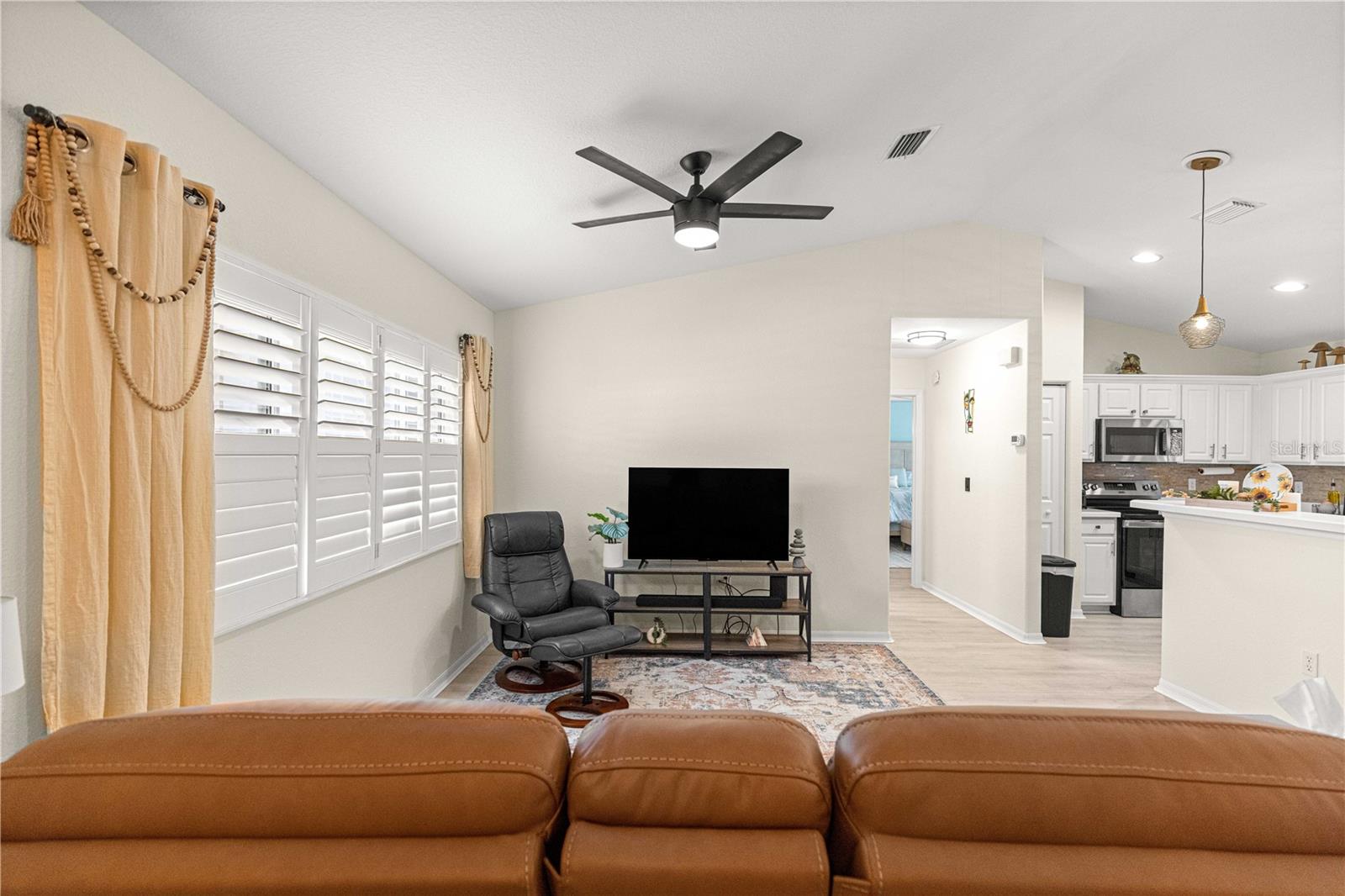 Image 4 of 66 For 13864 85th Court