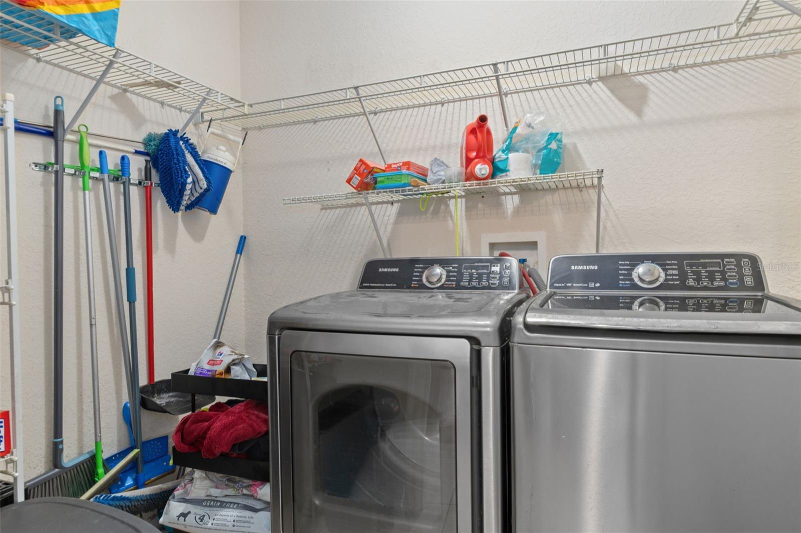 Listing photo id 11 for 3541 Cindy Lane