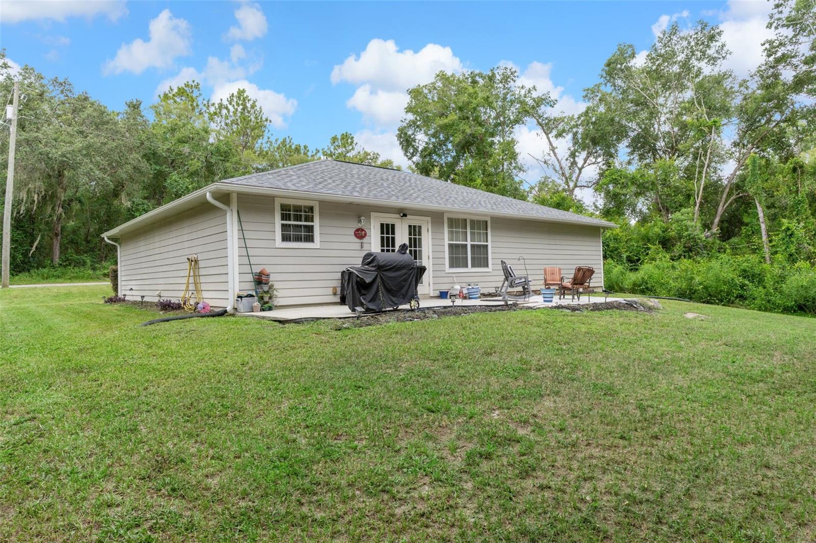 Listing photo id 13 for 3541 Cindy Lane