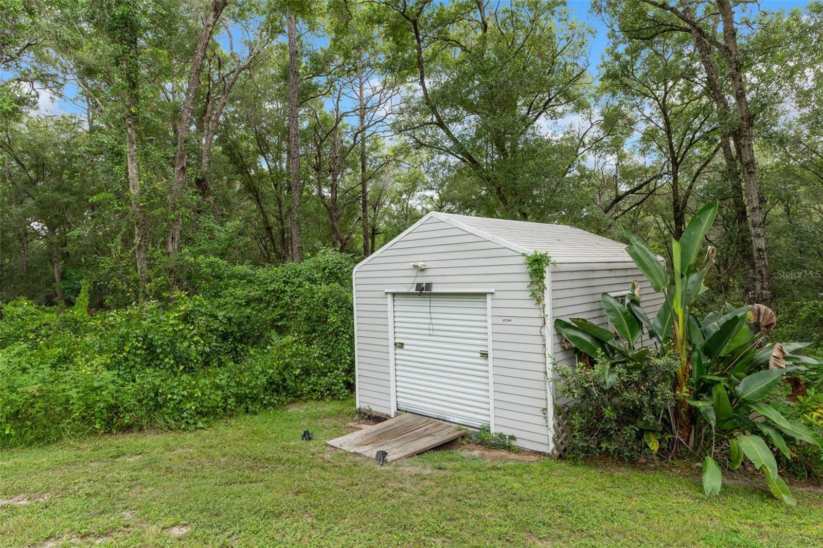 Listing photo id 15 for 3541 Cindy Lane