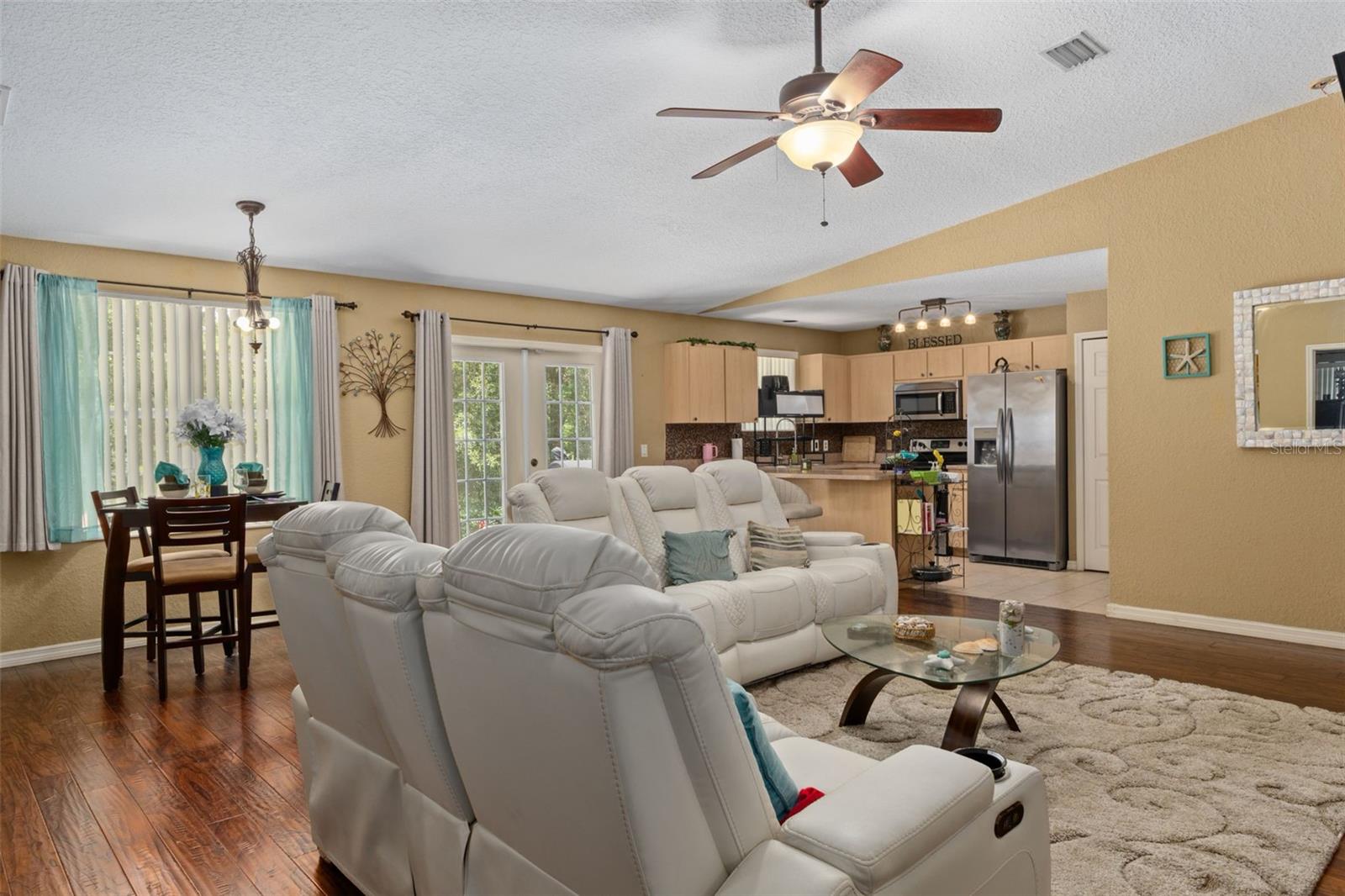 Listing photo id 1 for 3541 Cindy Lane