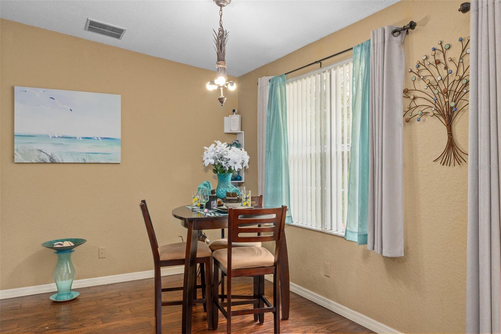 Listing photo id 2 for 3541 Cindy Lane