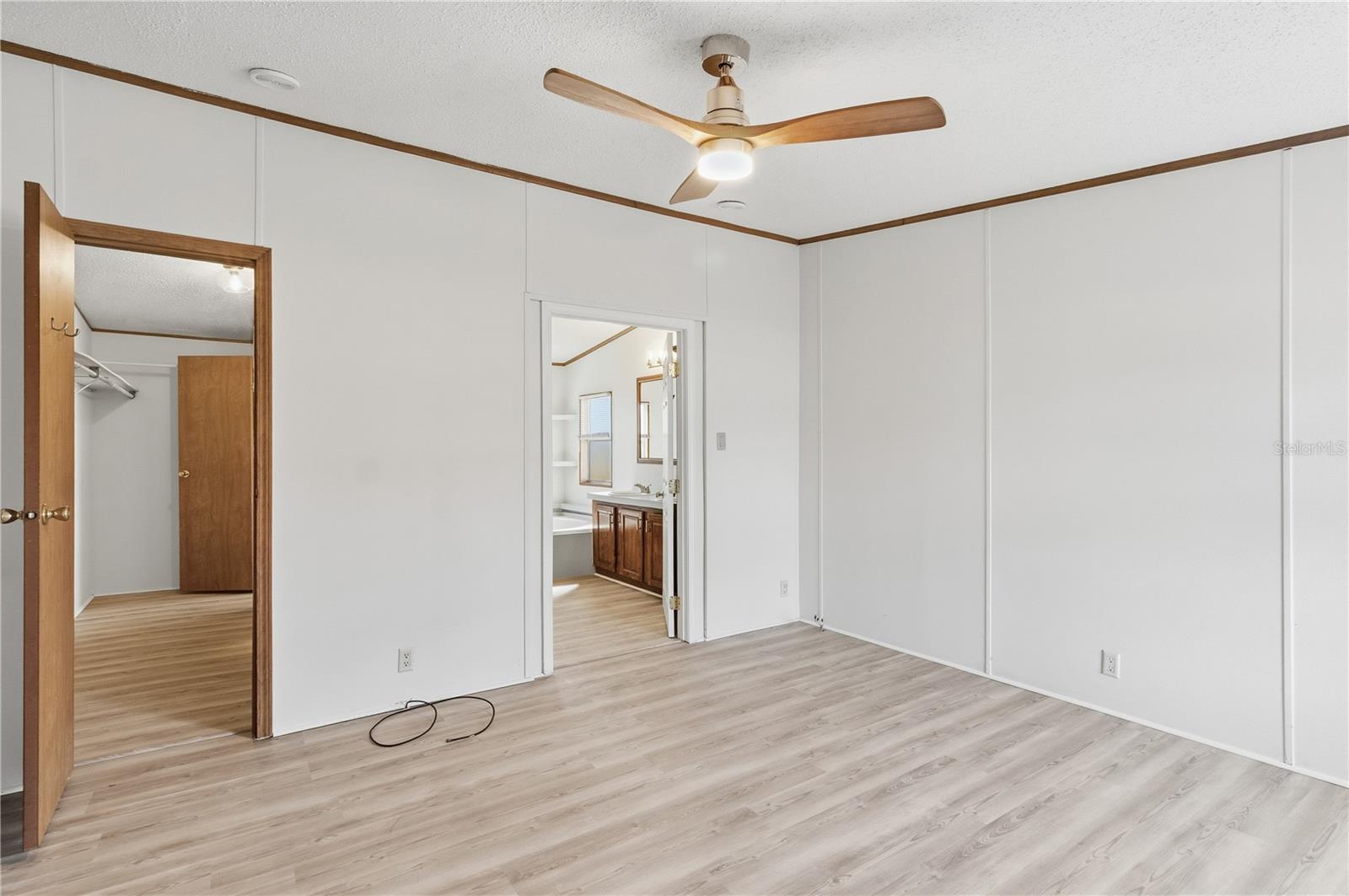 Image 17 of 62 For 7964 6th Place