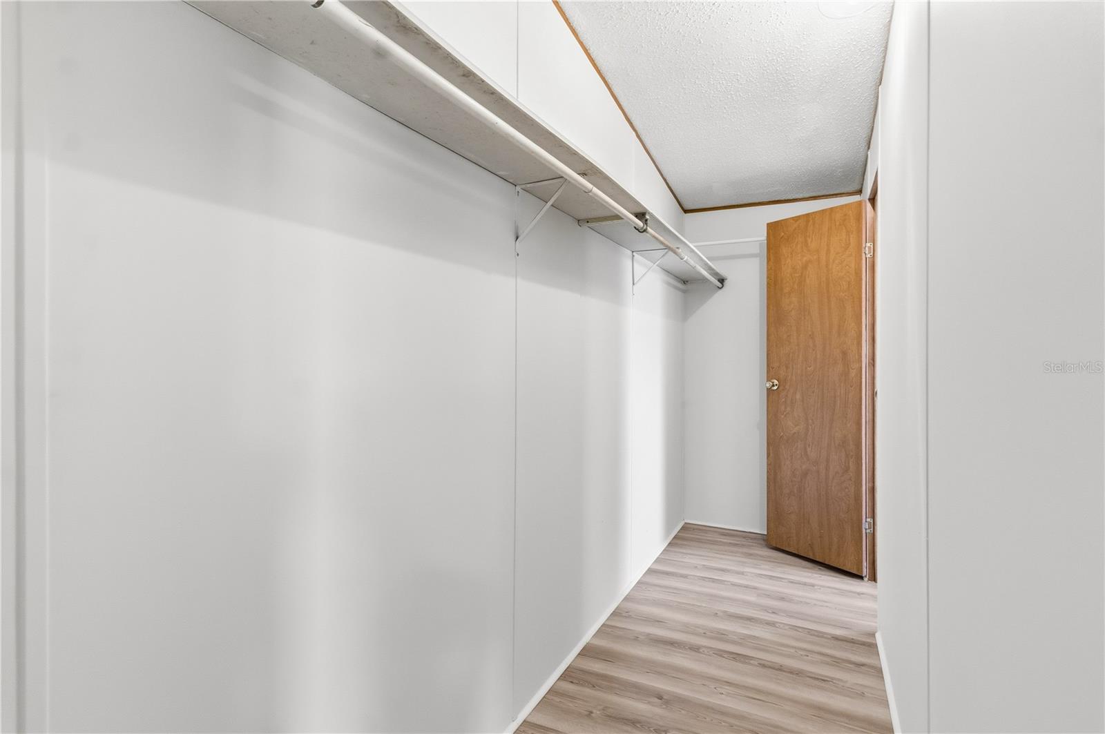 Image 18 of 62 For 7964 6th Place