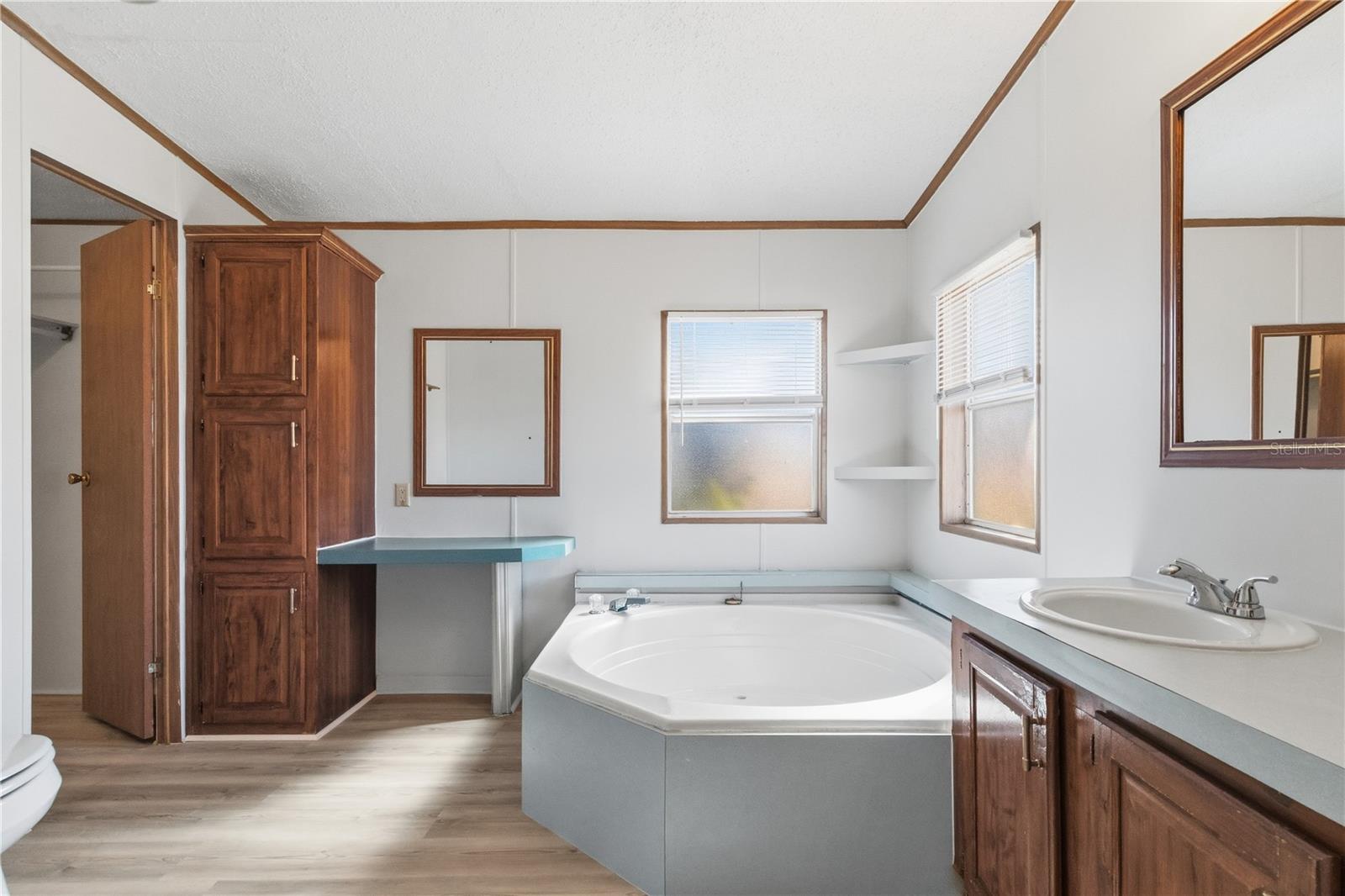 Image 20 of 62 For 7964 6th Place