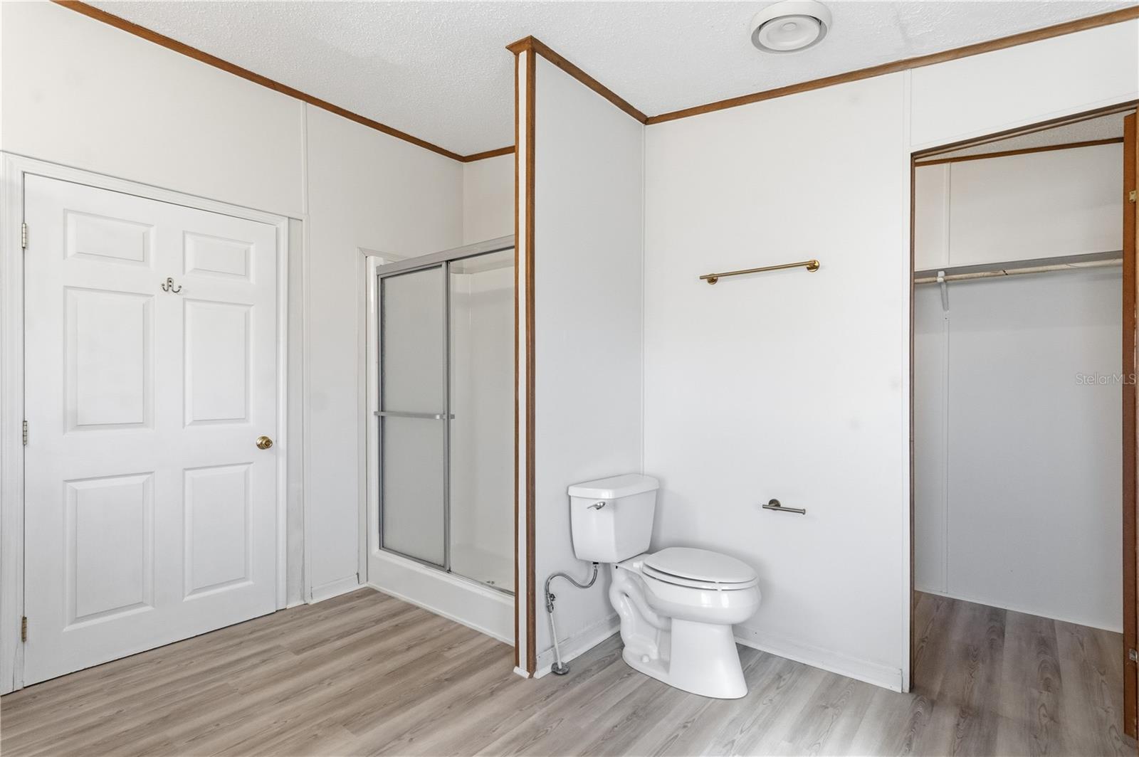 Image 21 of 62 For 7964 6th Place