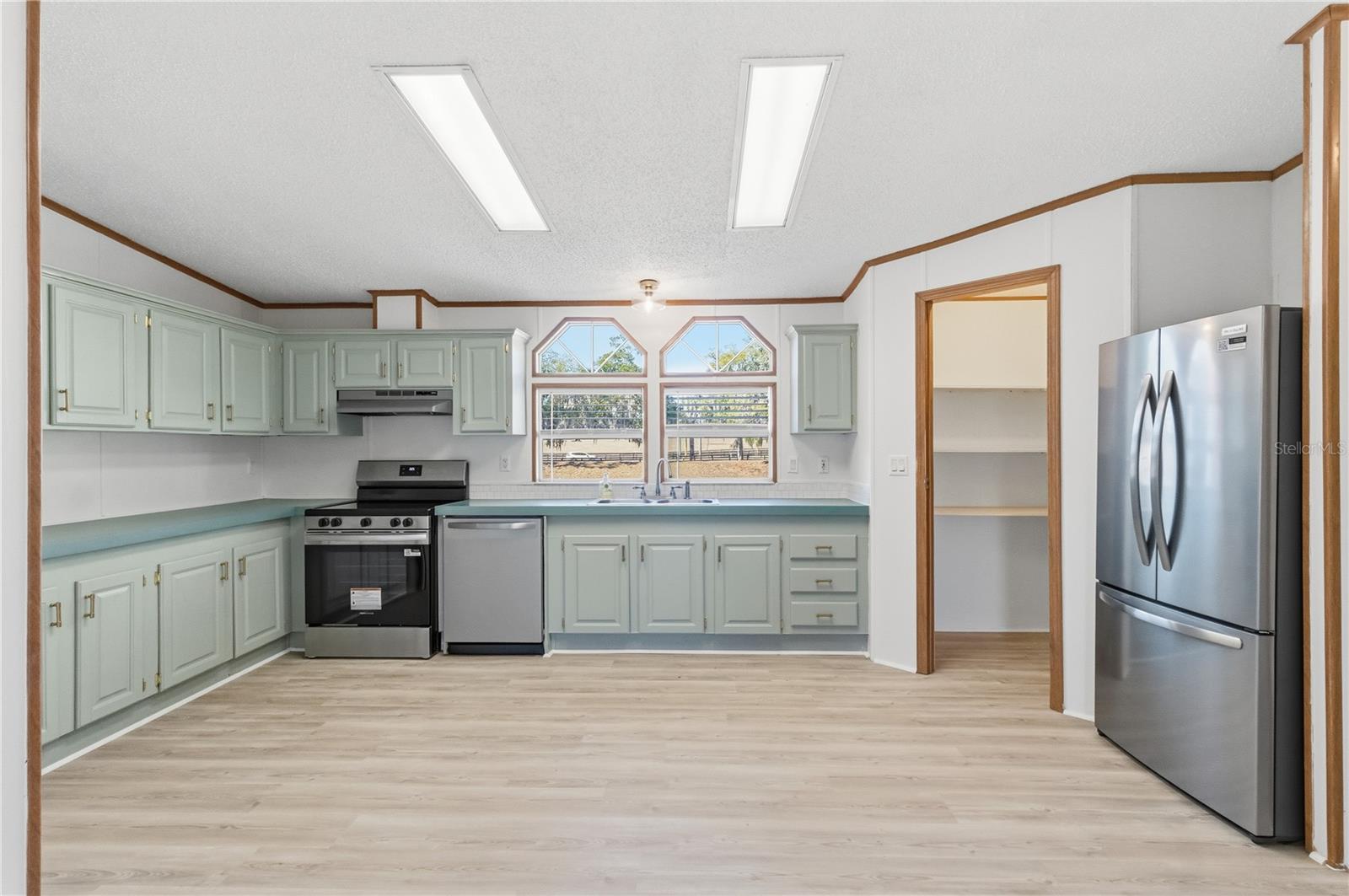 Image 8 of 62 For 7964 6th Place