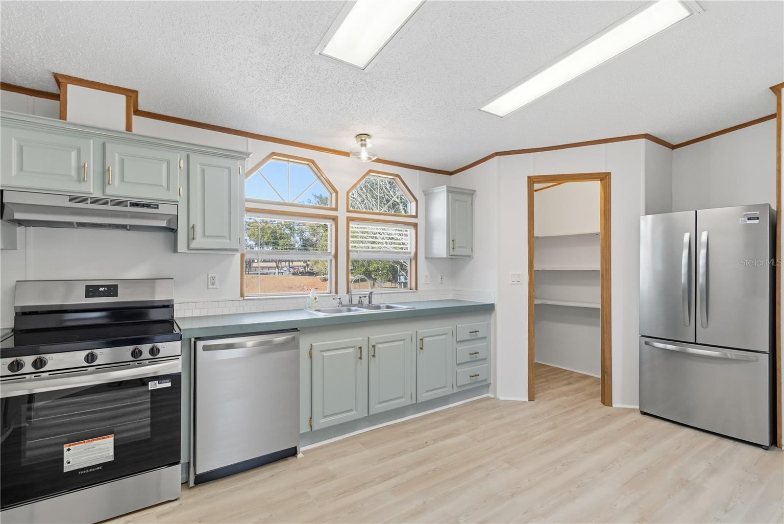 Image 9 of 62 For 7964 6th Place