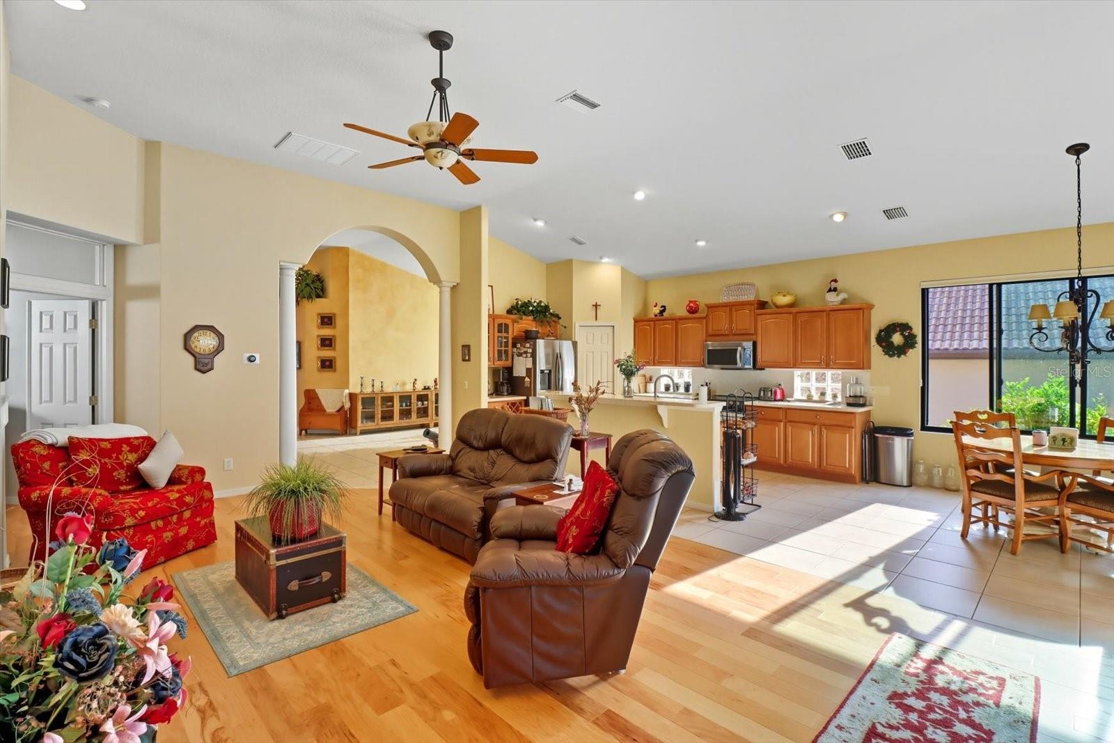 Listing photo id 8 for 366 Doerr Path