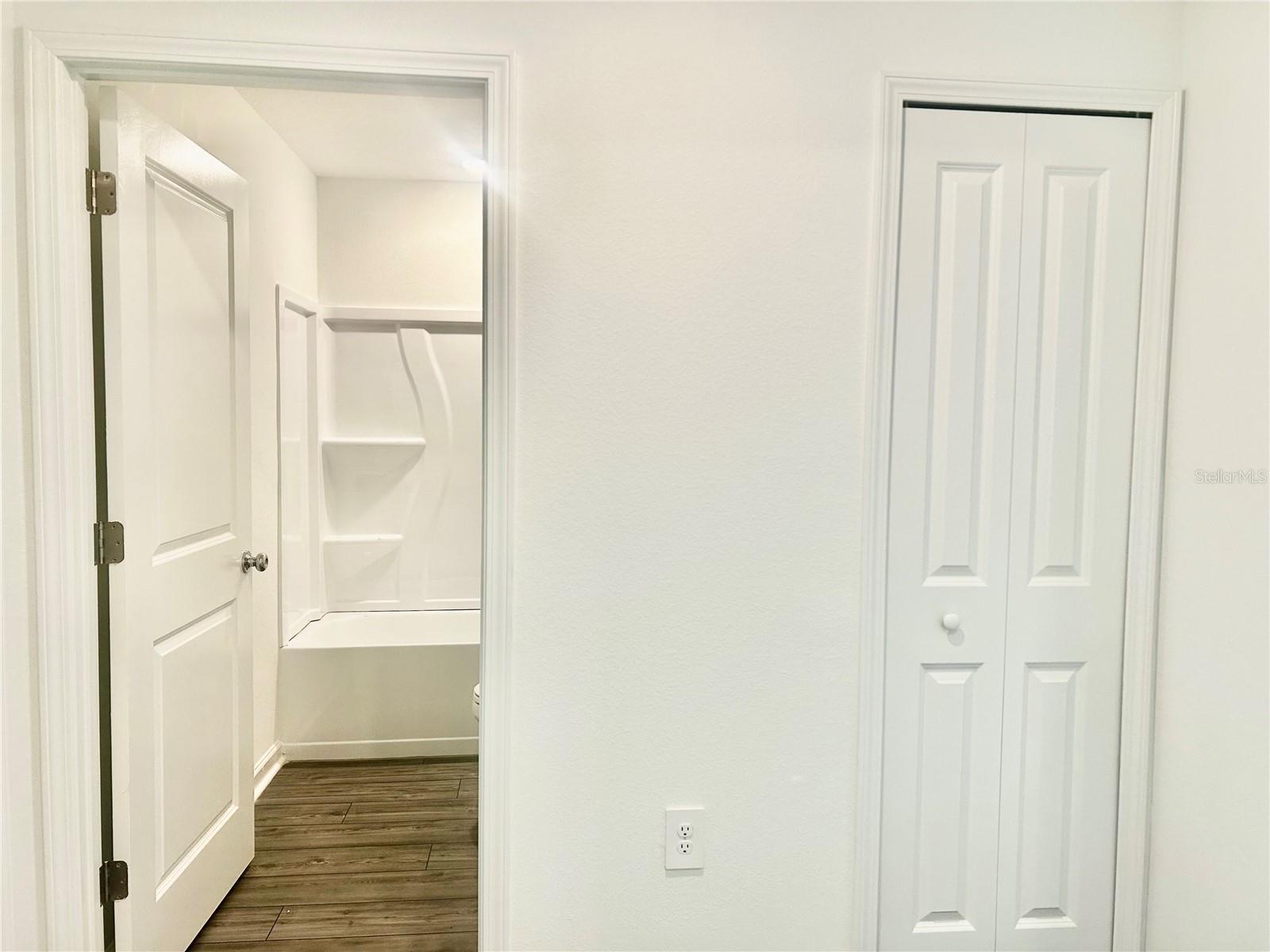 Image 17 of 29 For 8432 41 Circle